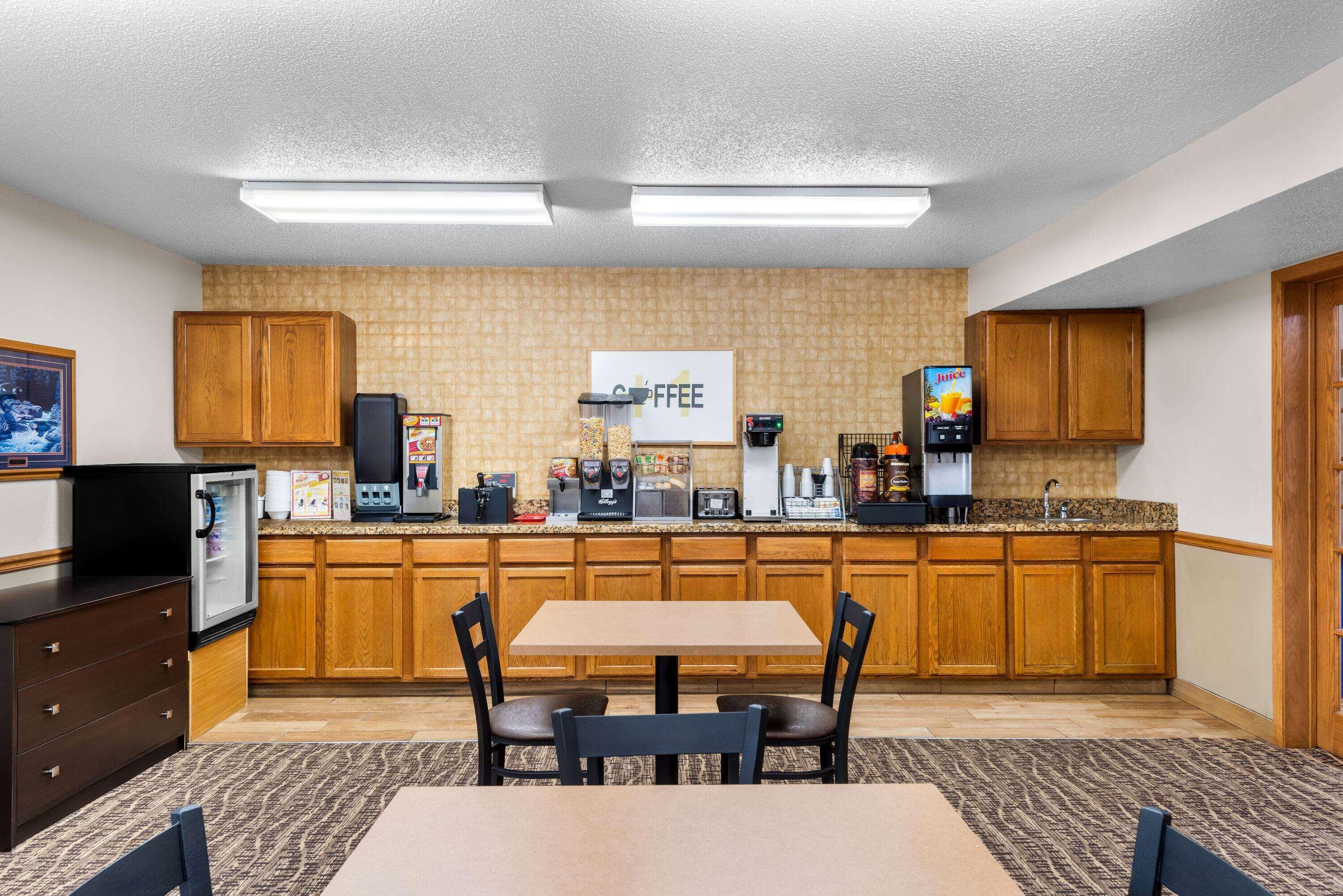 Super 8 By Wyndham Oelwein