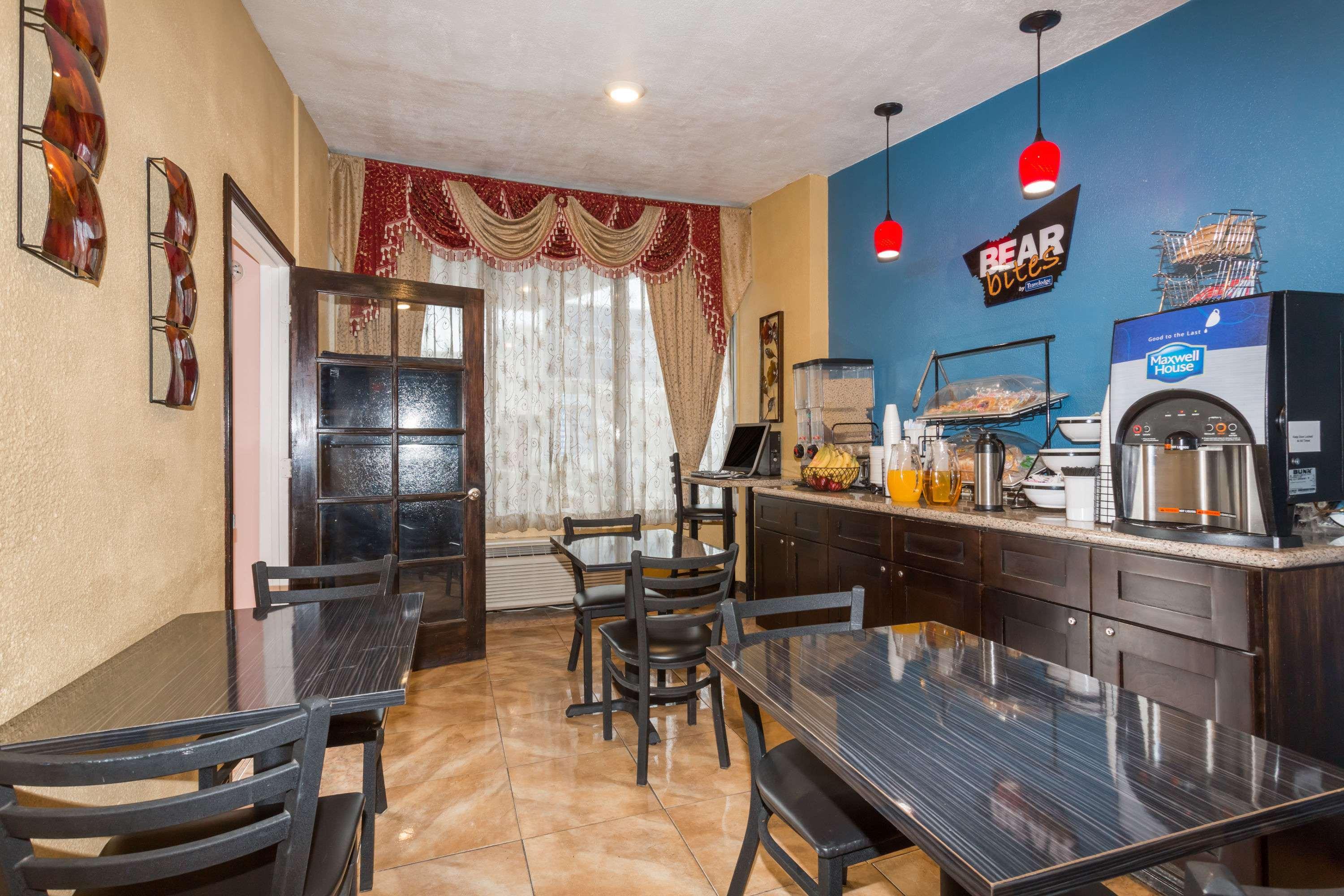 Travelodge by Wyndham Phoenix Downtown