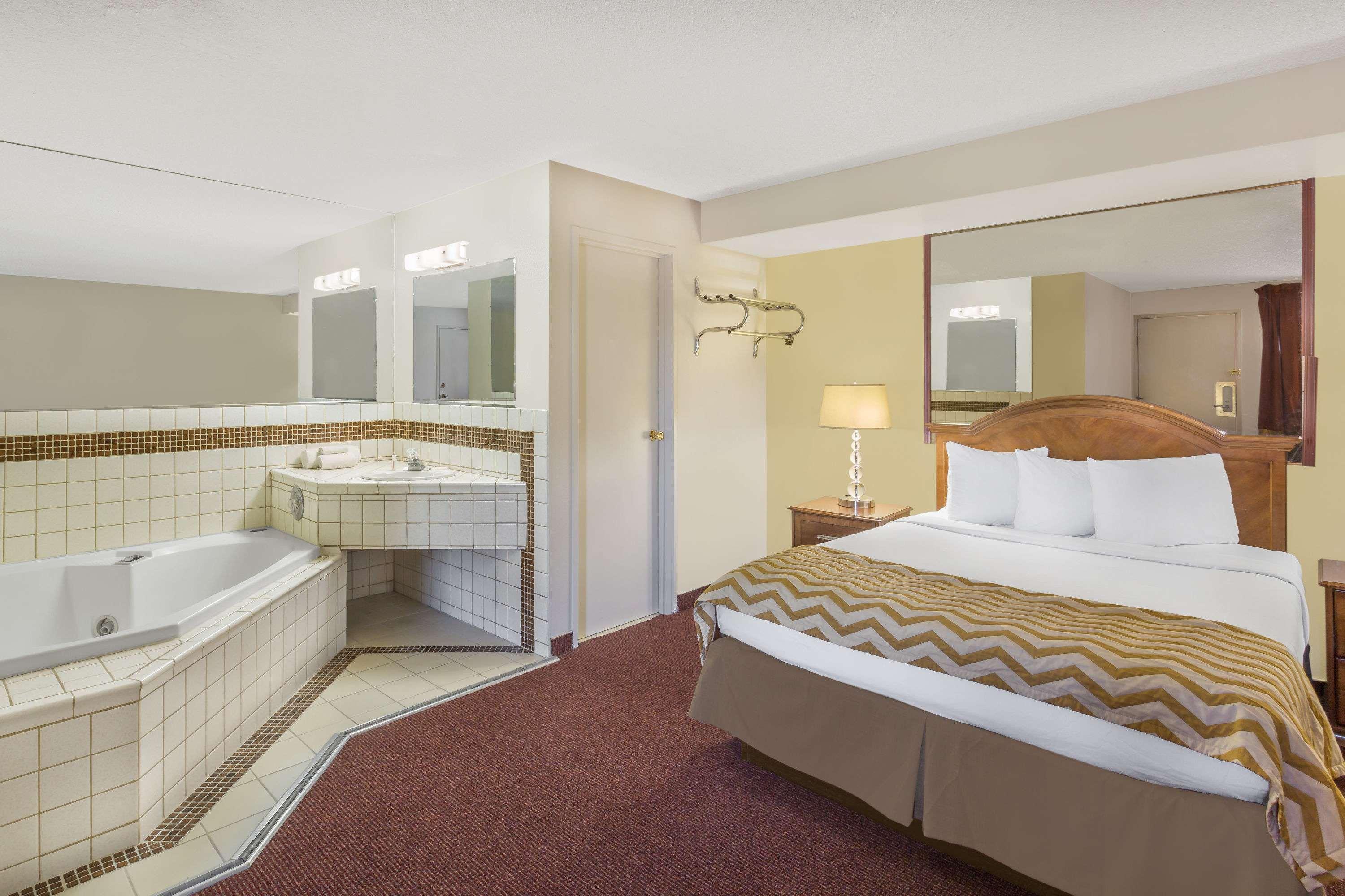 Travelodge By Wyndham Reno