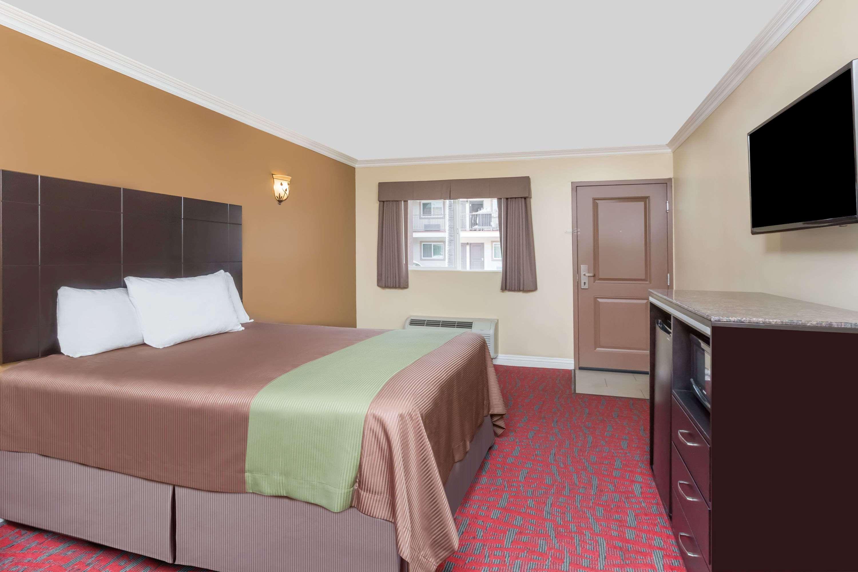 Travelodge Inn&Suites by Wyndham Bell Los Angeles