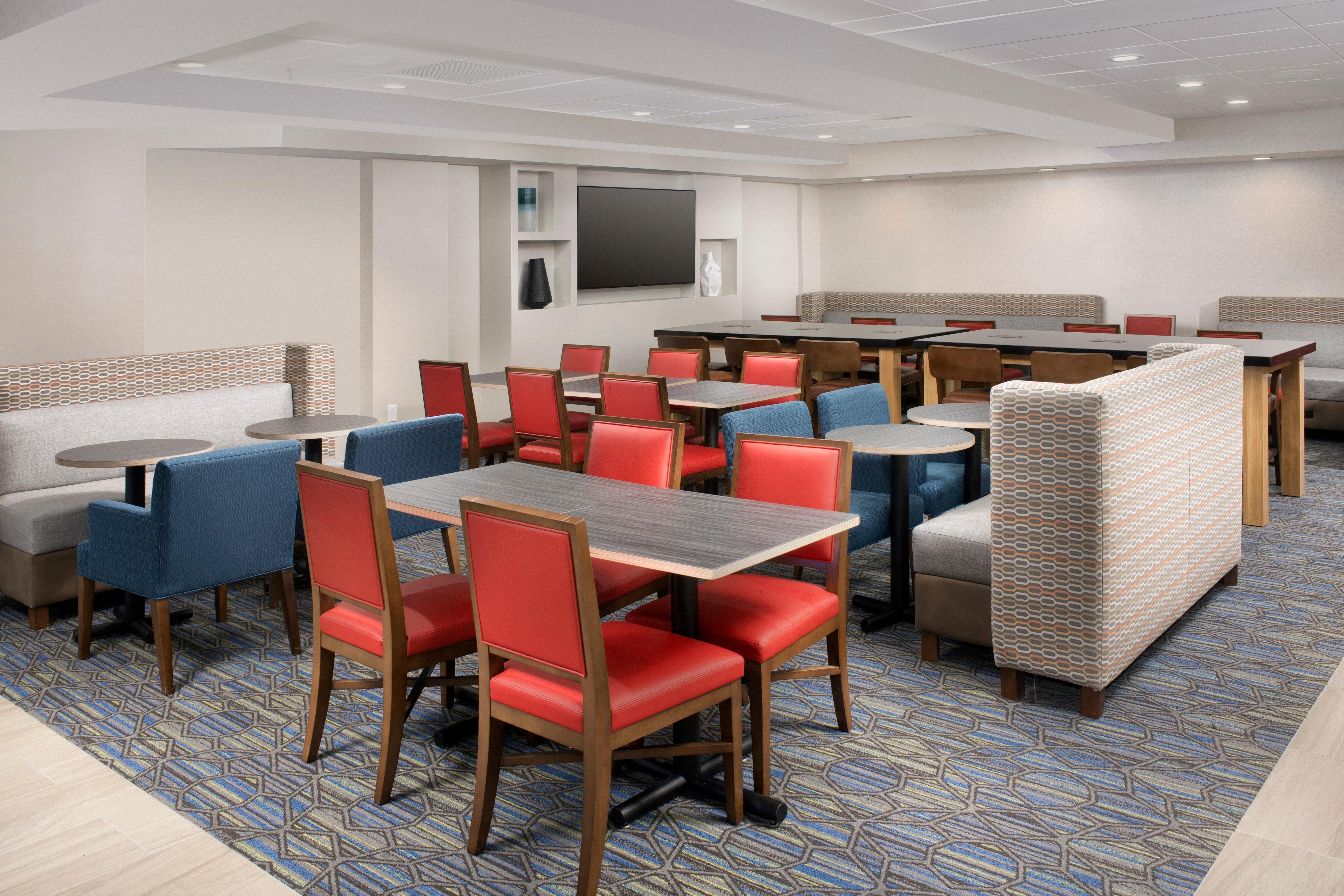 Holiday Inn Express & Suites Baltimore BWI Airport