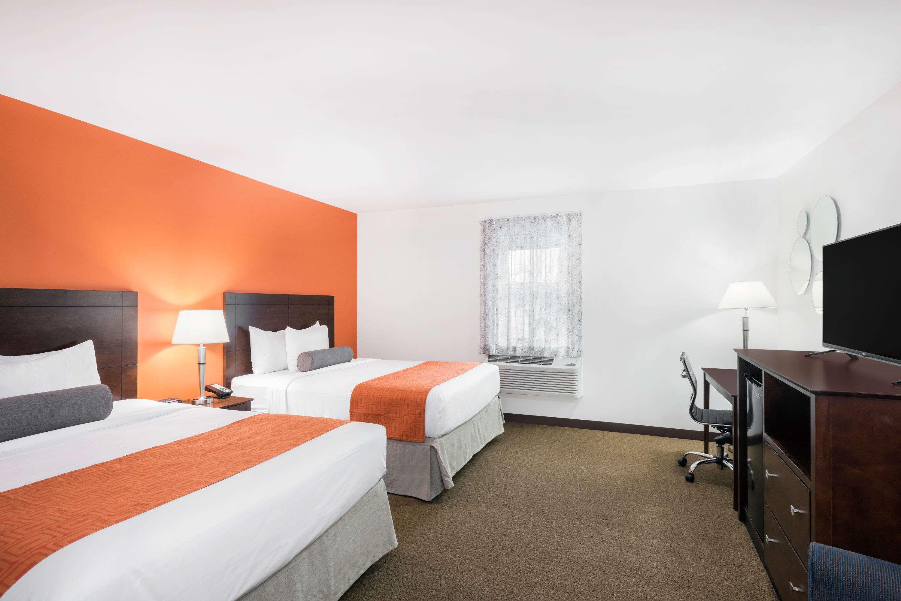 Howard Johnson by Wyndham Quincy