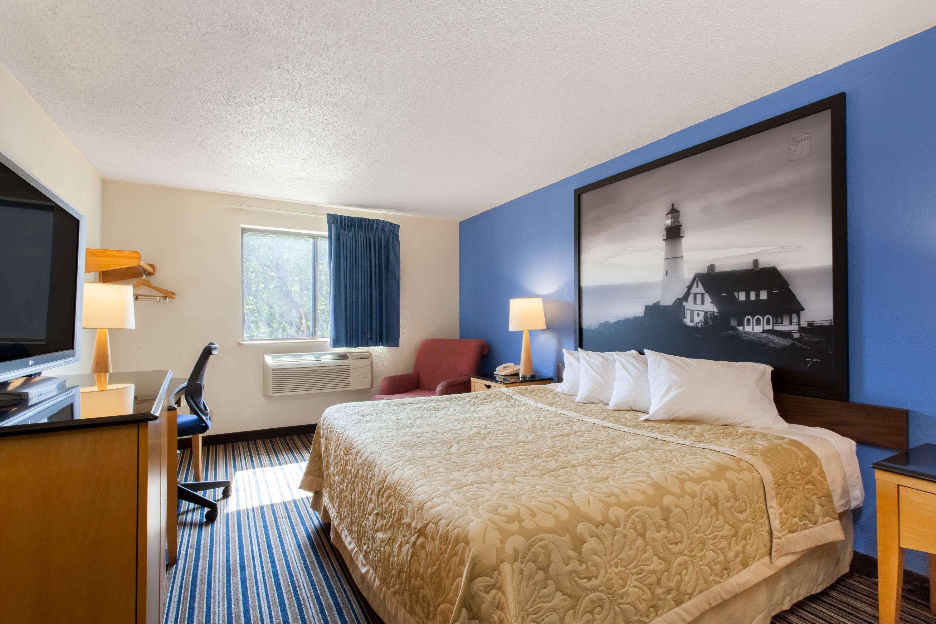Super 8 by Wyndham Lewiston Auburn Area