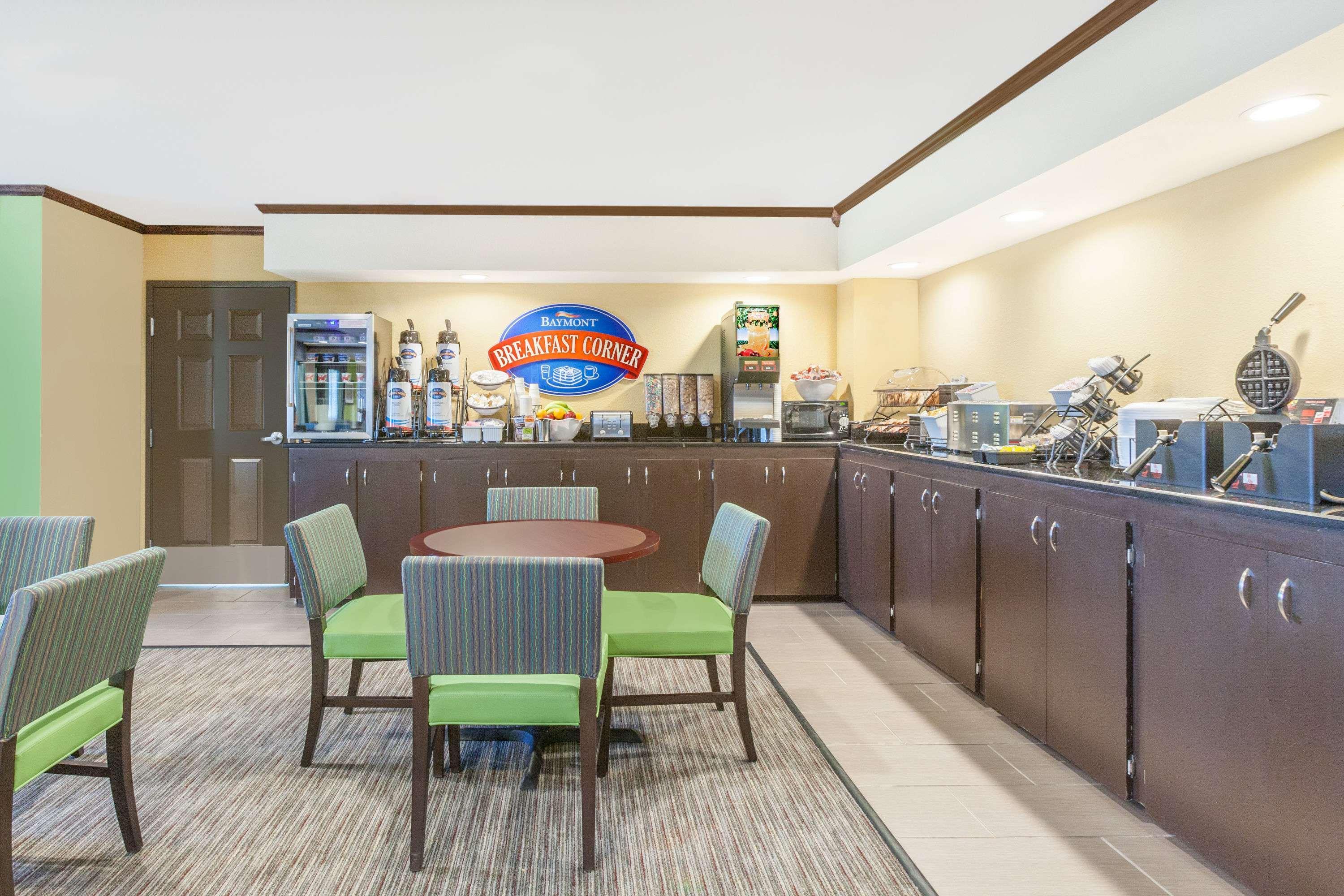 Baymont by Wyndham Midland Center