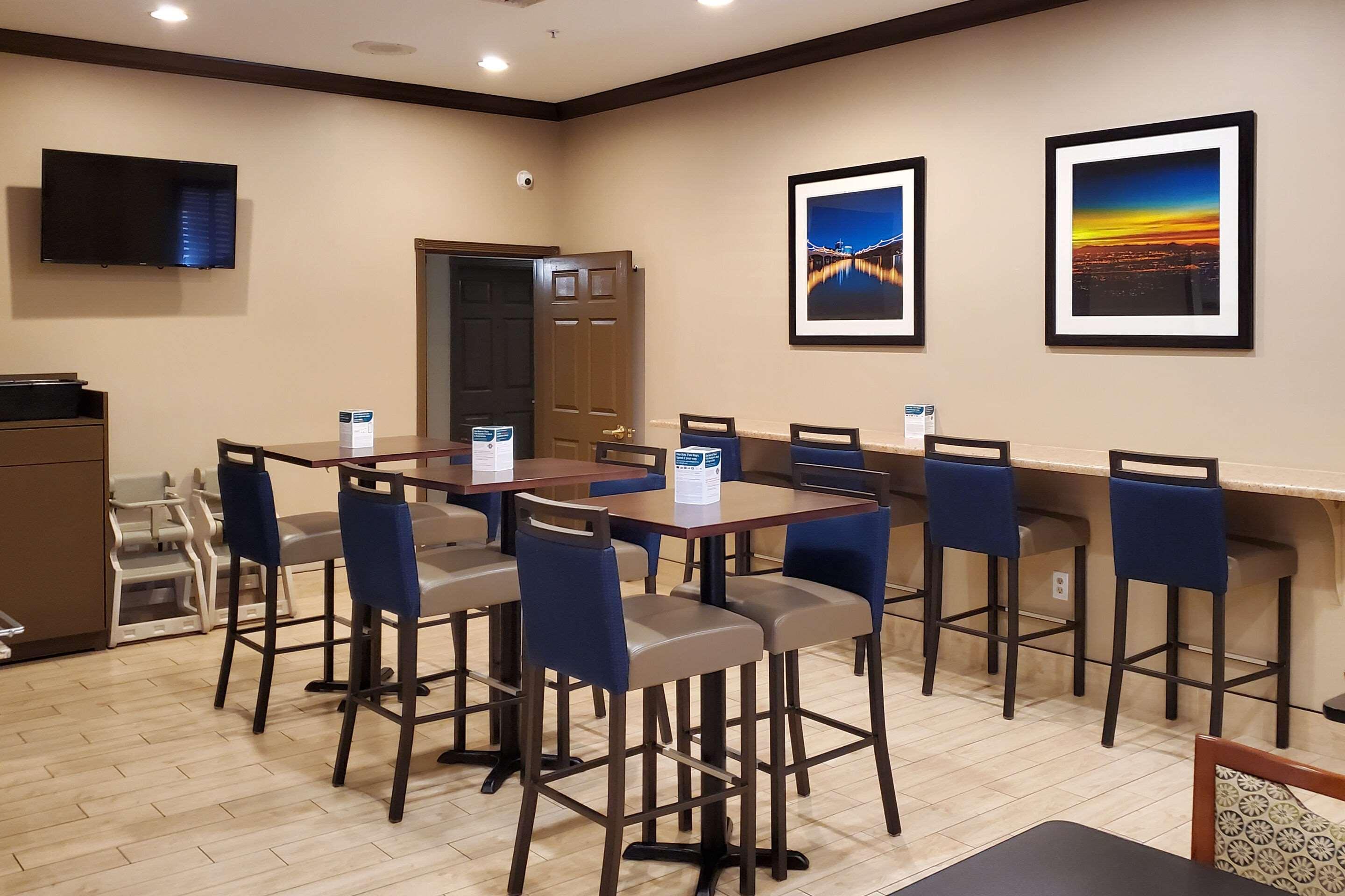 Comfort Inn & Suites Tempe Phoenix SkyHarbor Airpt