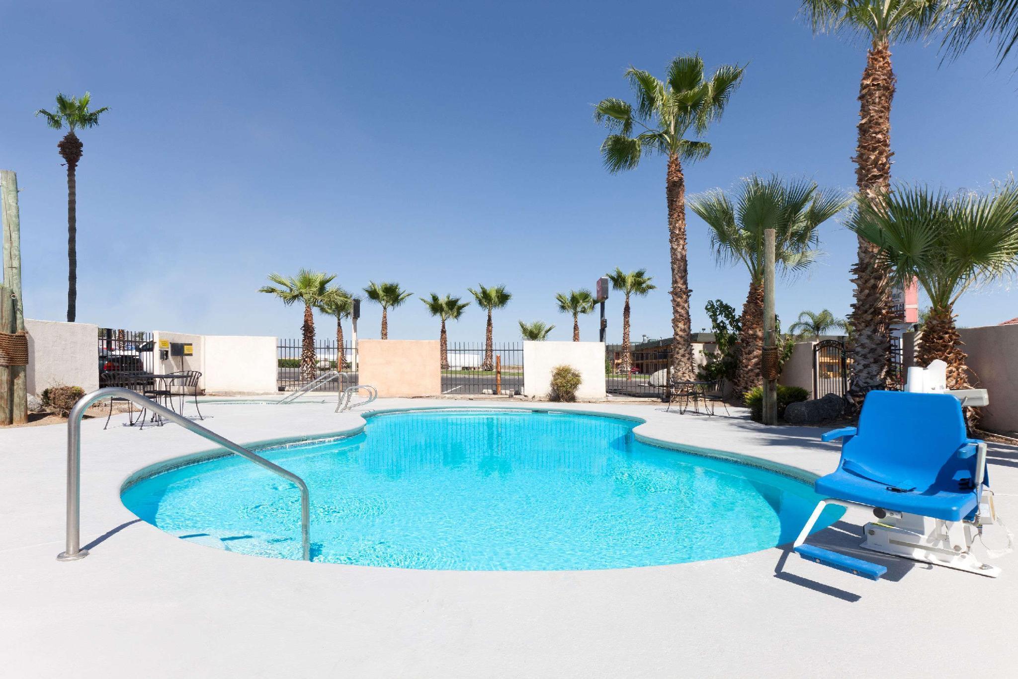 Super 8 by Wyndham Buttonwillow
