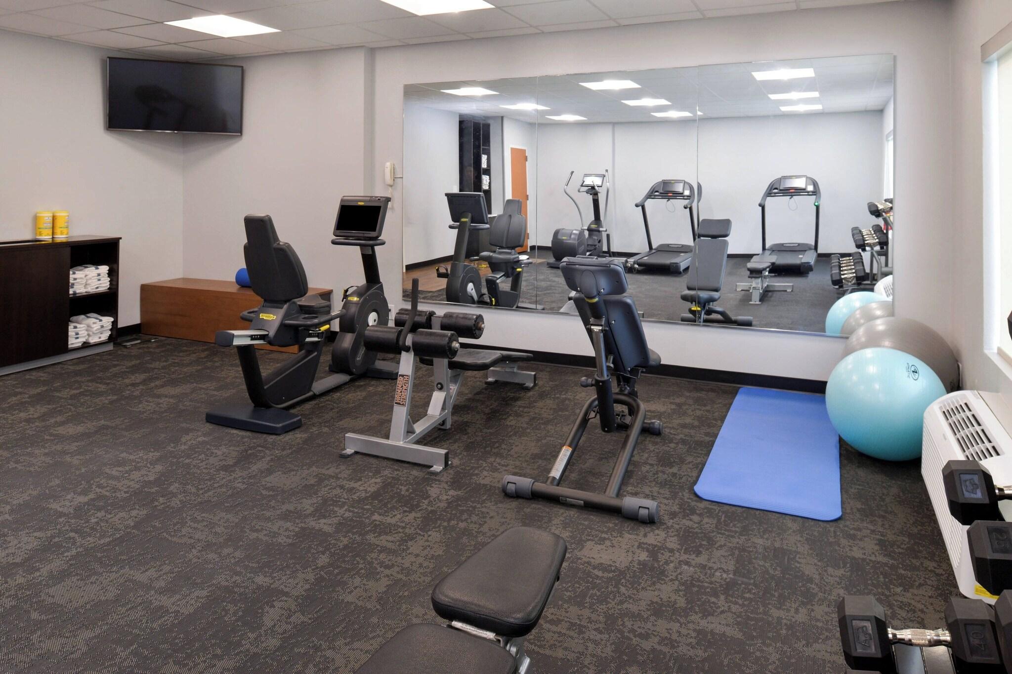 Fairfield Inn & Suites Arlington Near Six Flags