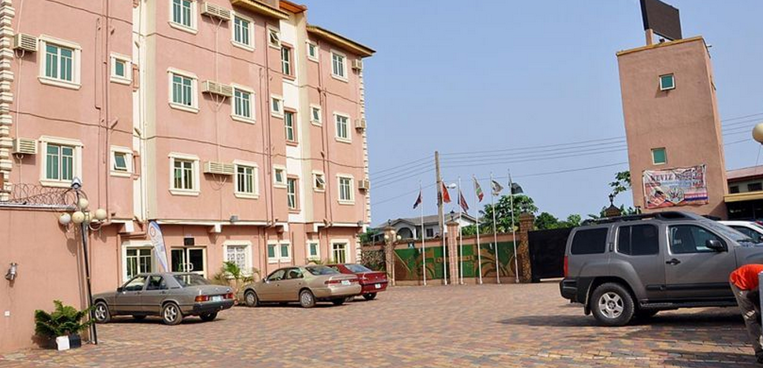 Keviz Hotel