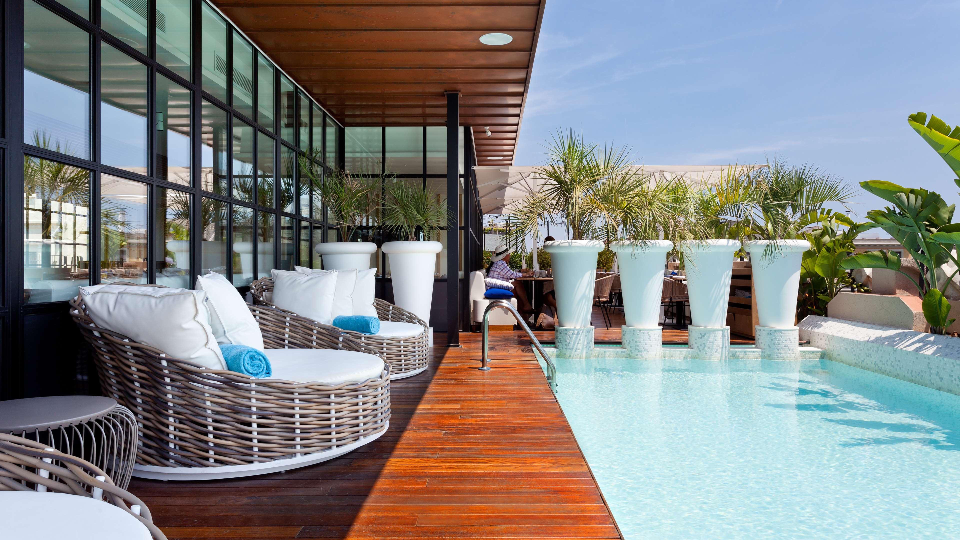 Monument Hotel by null