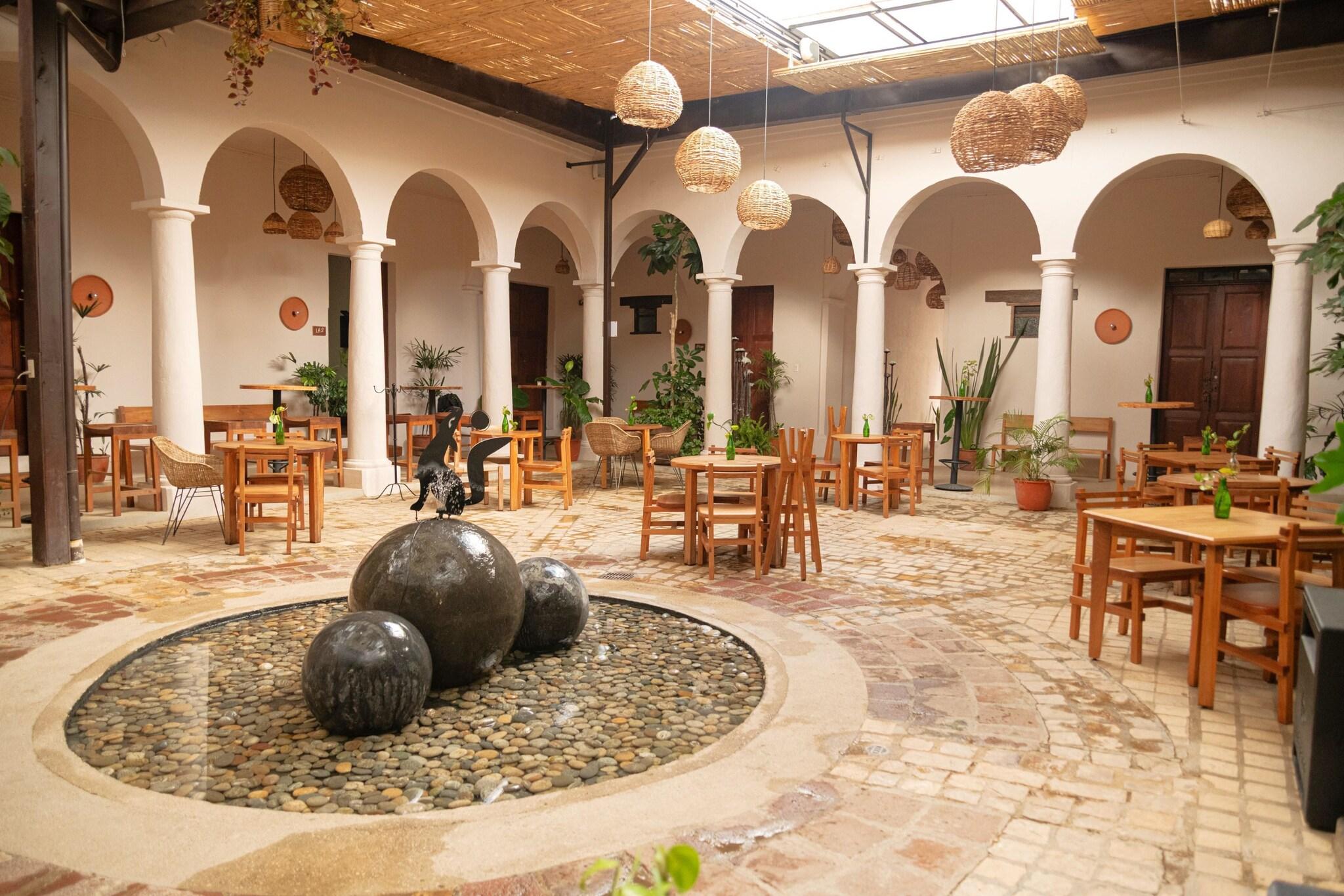 Sereno Art Hotel