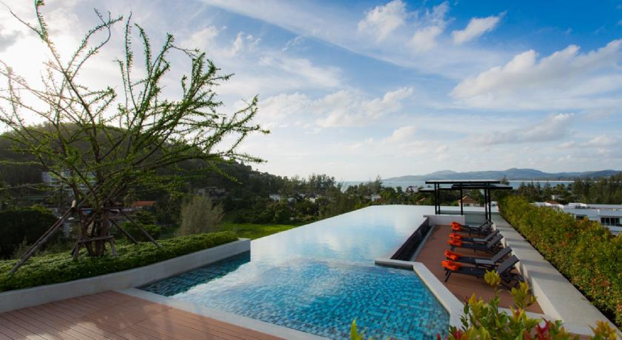 6th Avenue Surin Beach - attēls