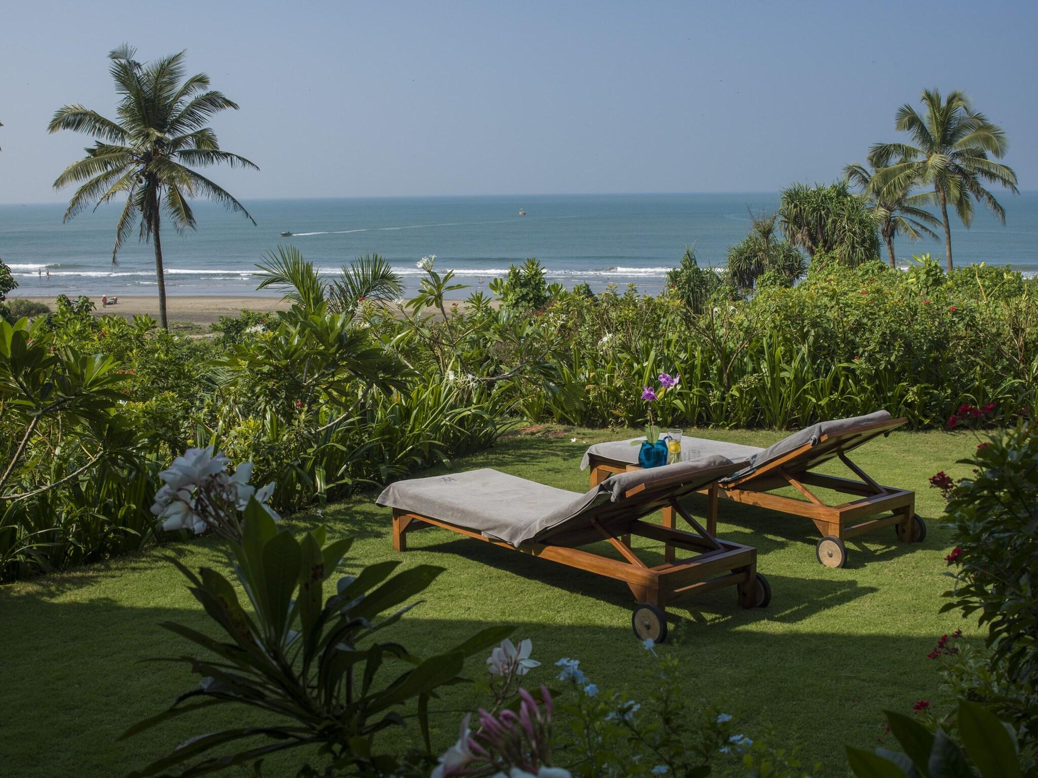 W Goa by null