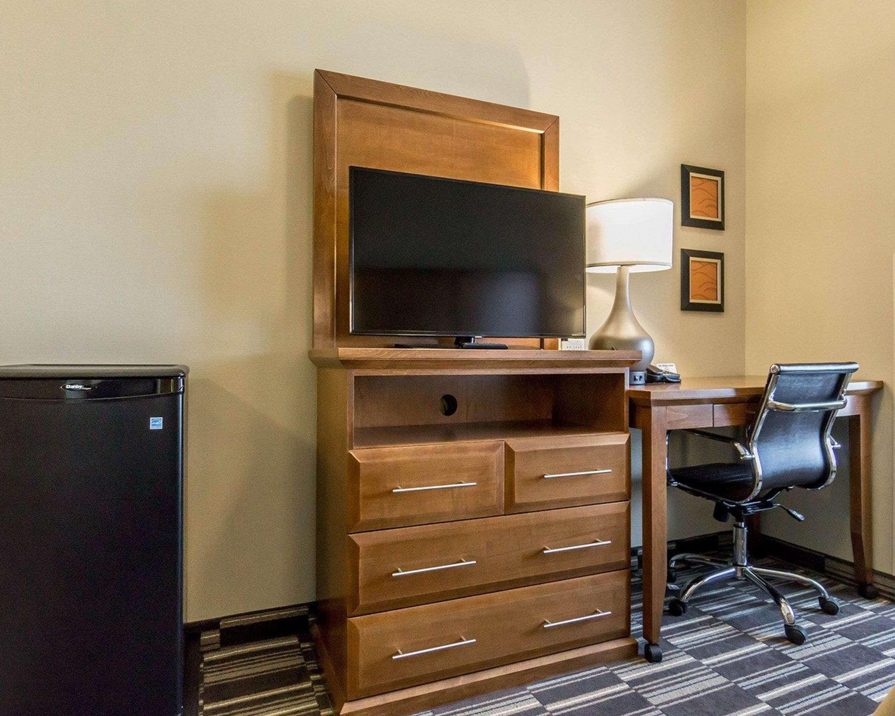 Comfort Inn & Suites Edmonton International Airpor