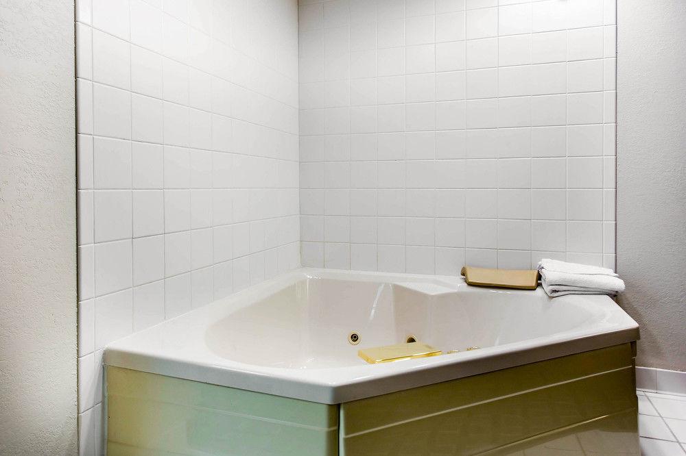 Econo Lodge Inn & Suites Marietta