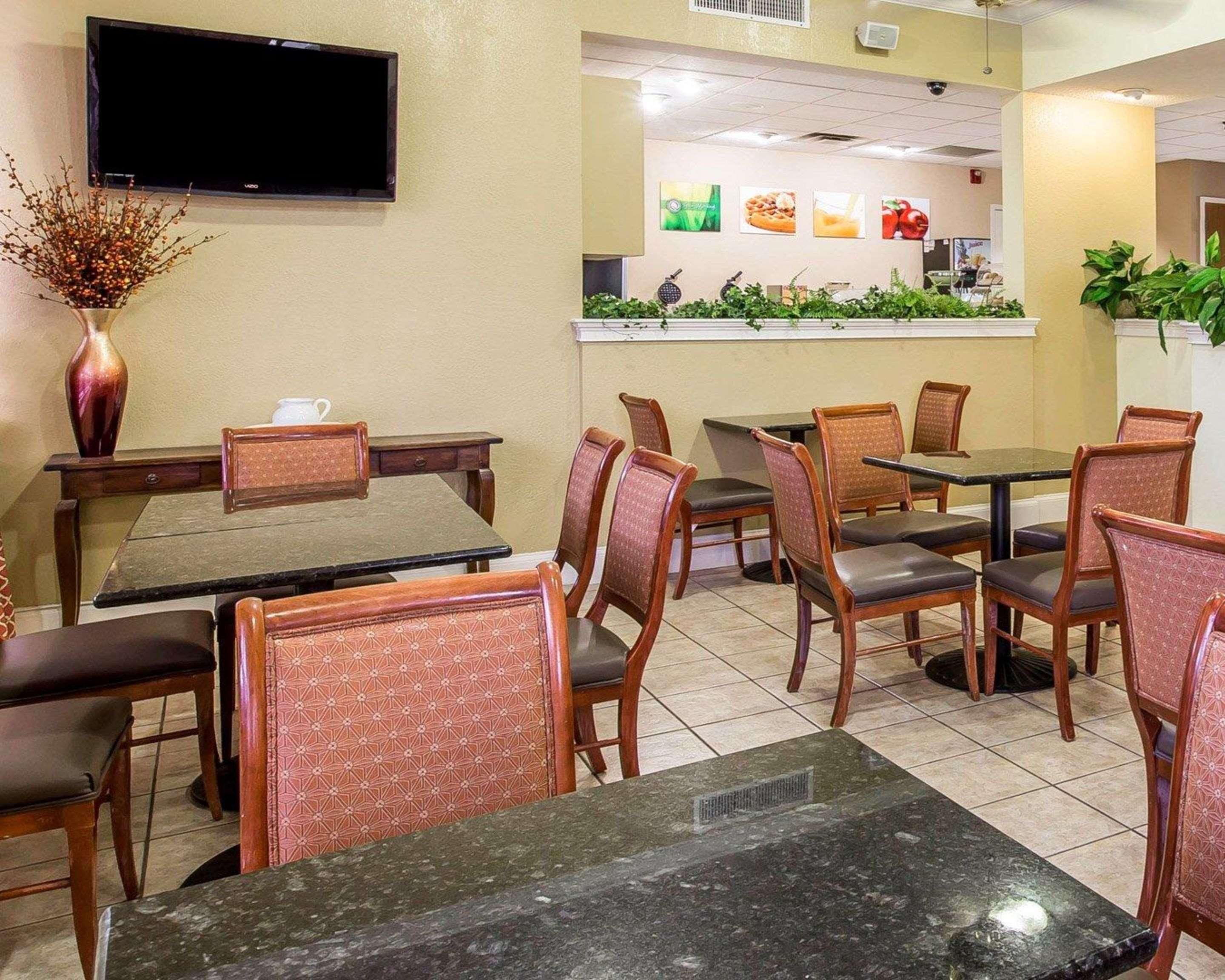 Quality Inn At the Mall  Valdosta