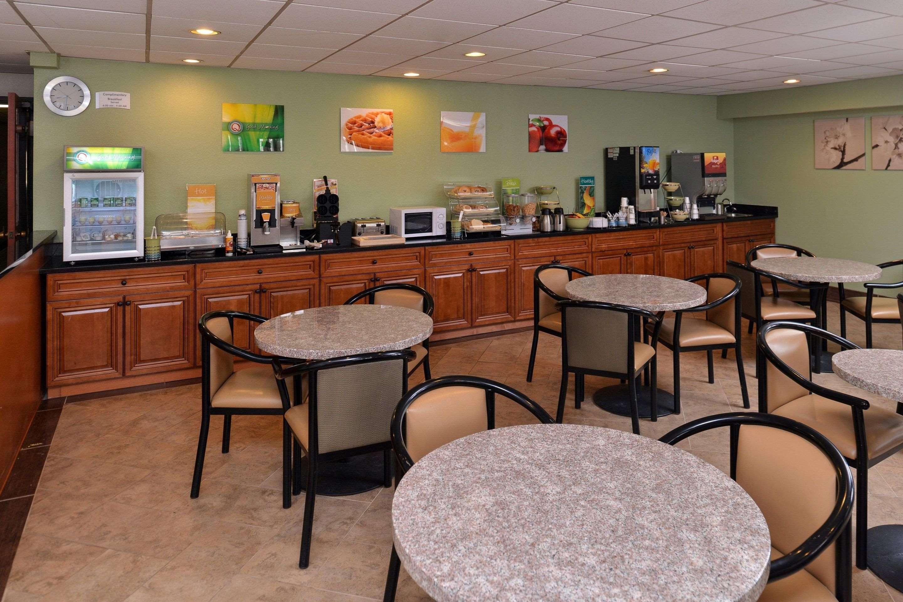 Quality Inn & Suites Matteson near I-5