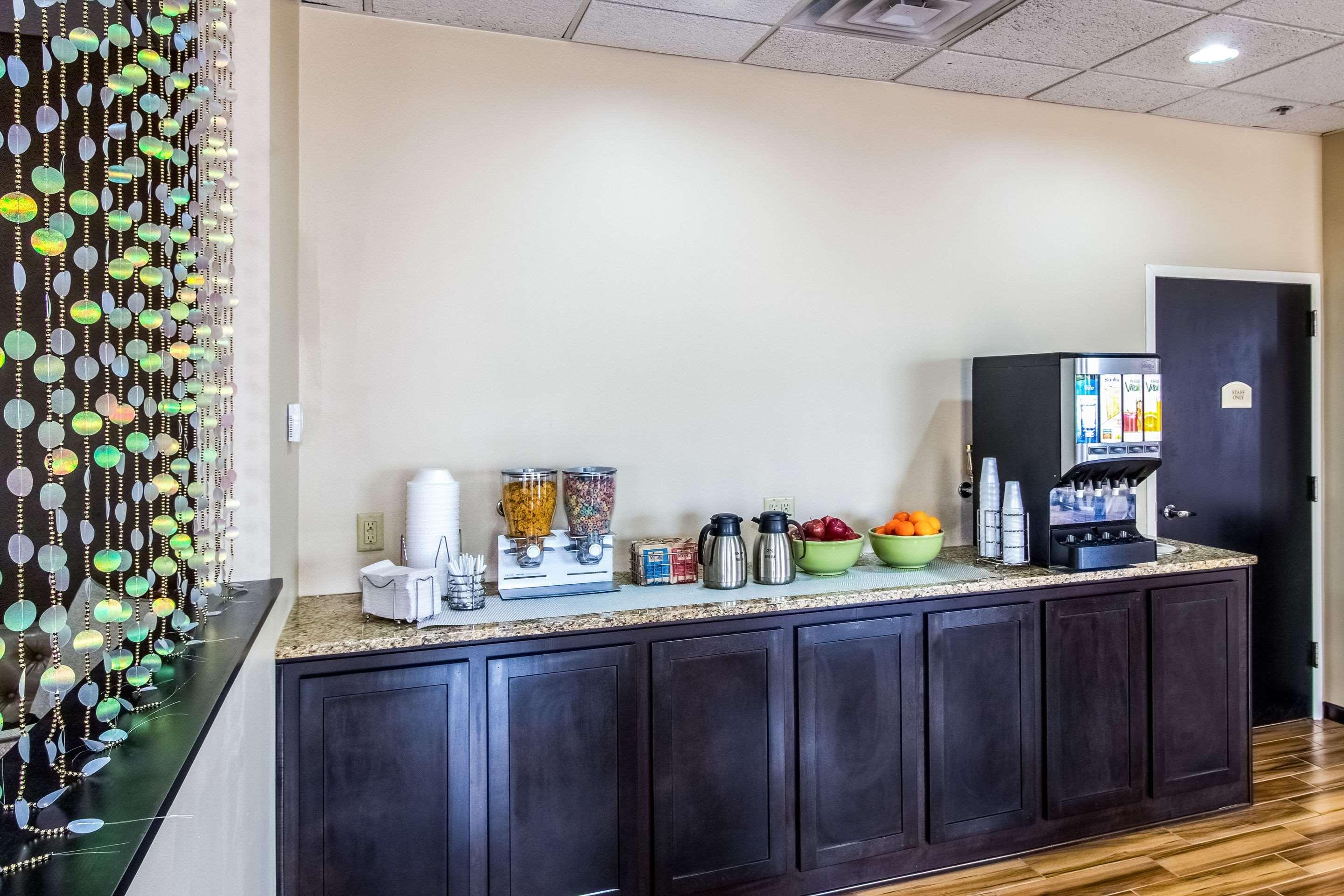 Quality Inn & Suites Moline-Quad Cities