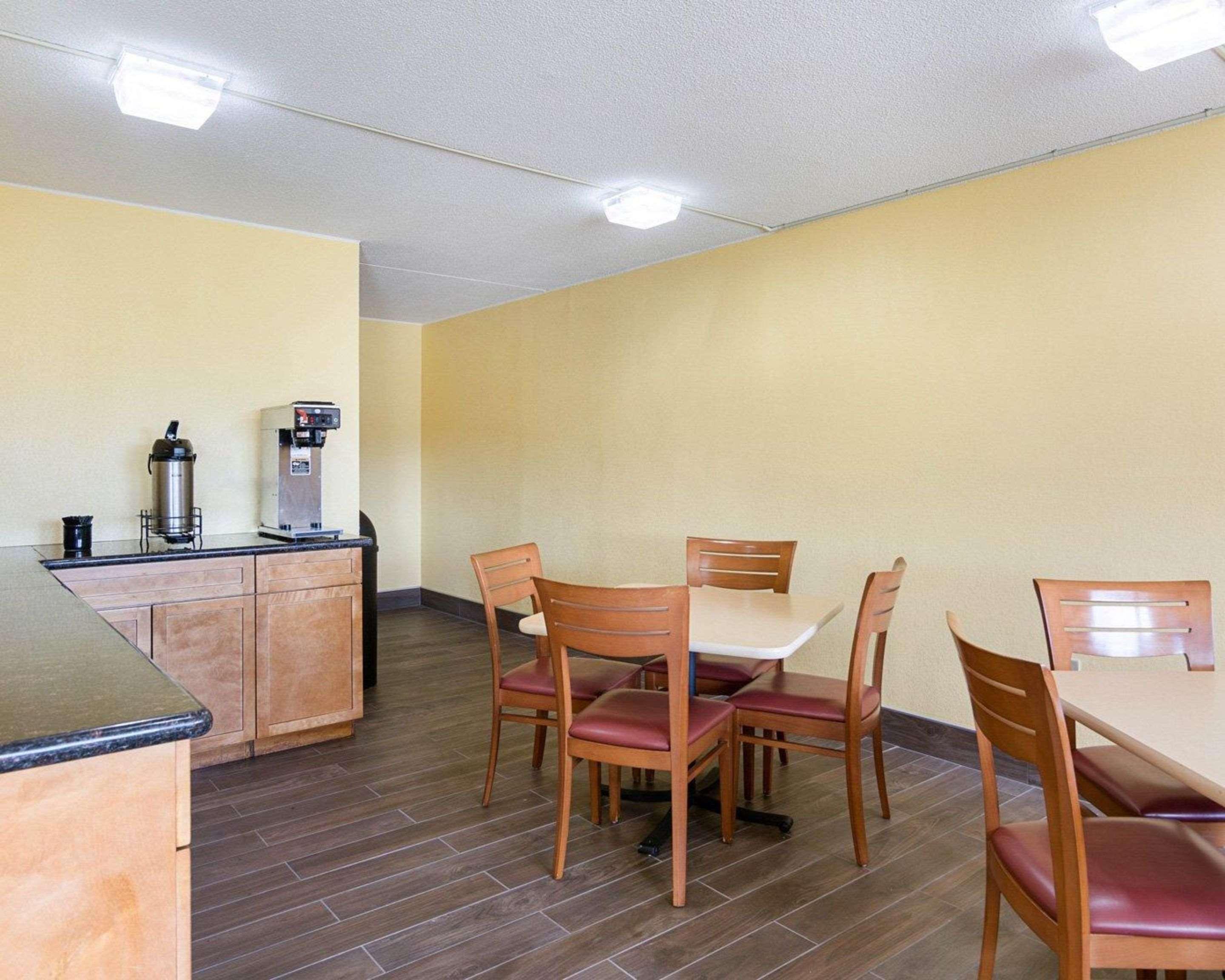 Rodeway Inn Joint Base Andrews Area