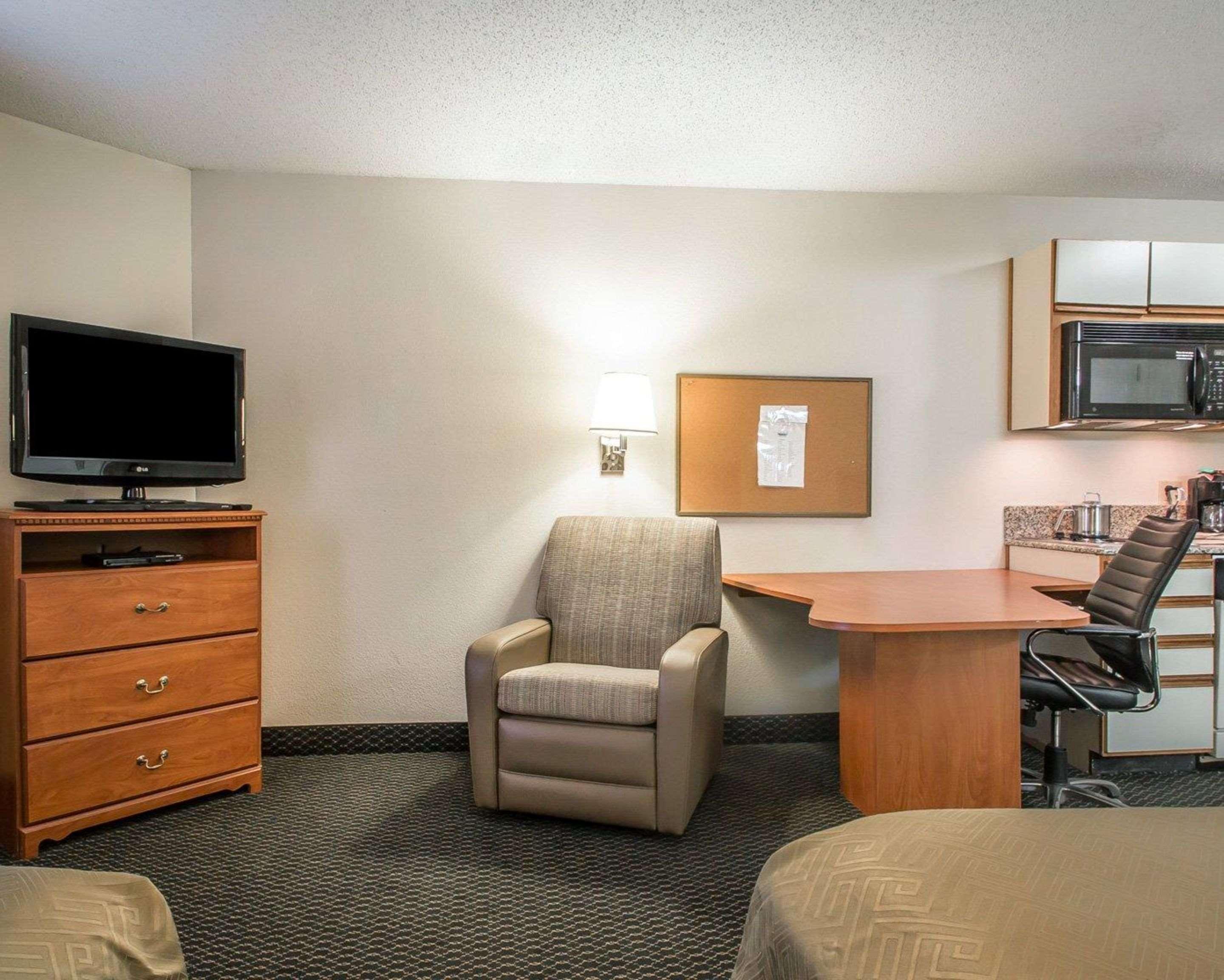Birch Hill Suites Columbia – Hwy 63 & I-70