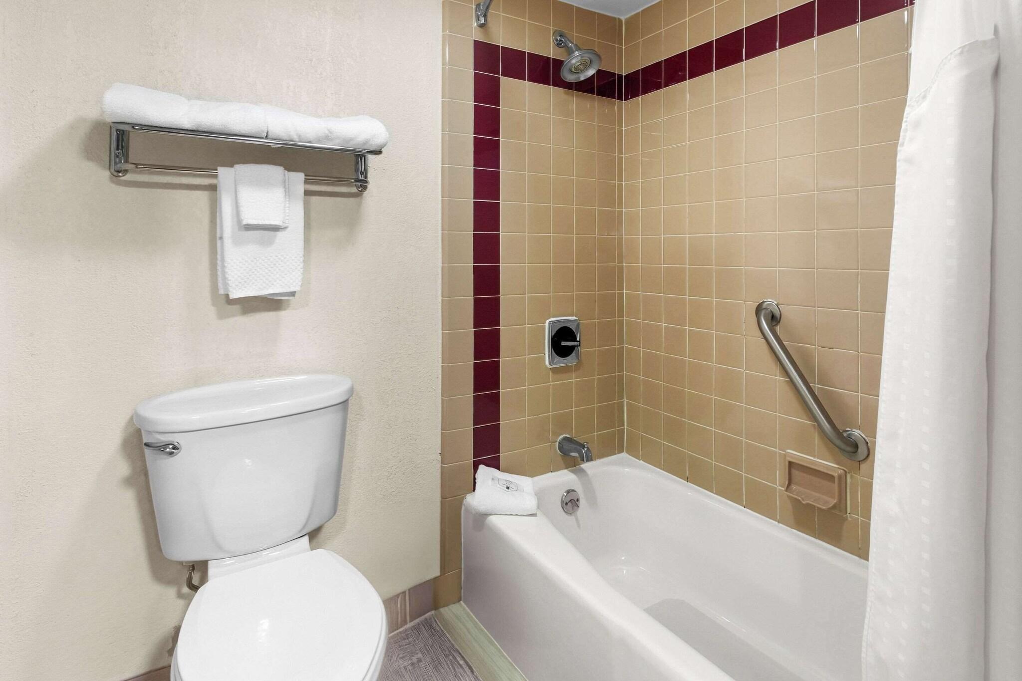 Quality Inn & Suites Altoona