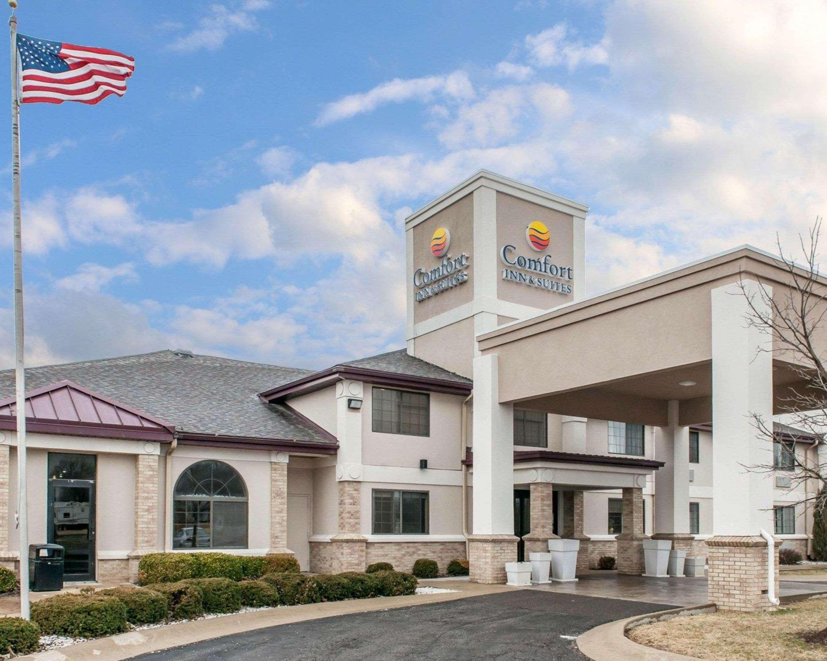 Comfort Inn & Suites Napoleon Area