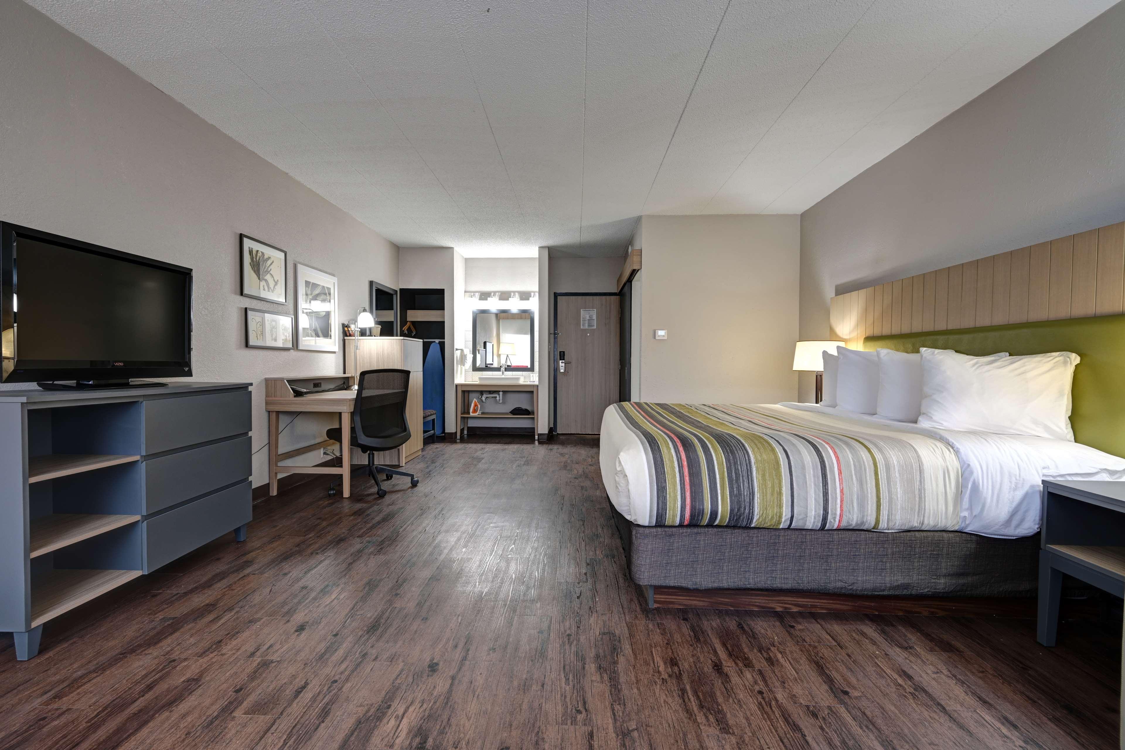 Country Inn & Suites by Radisson Pierre SD