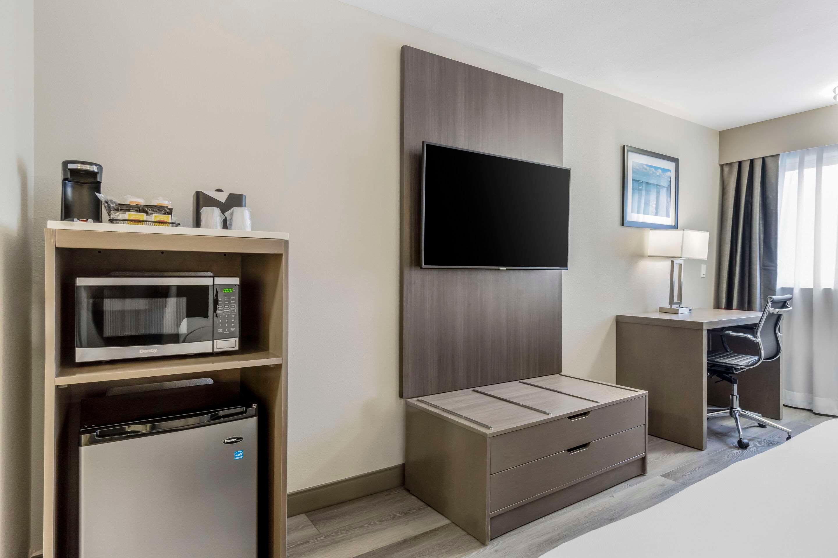 Comfort Inn & Suites Pacific - Auburn