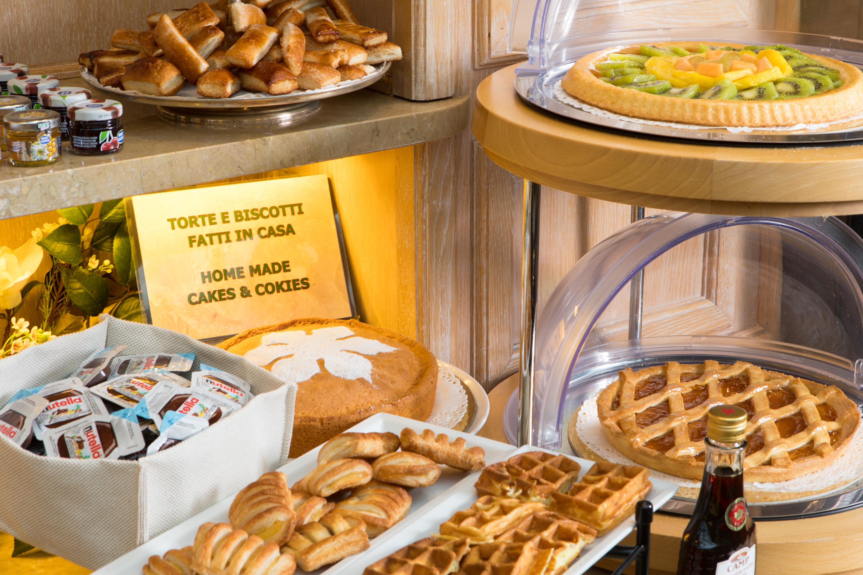 Hotel Capitol - photo