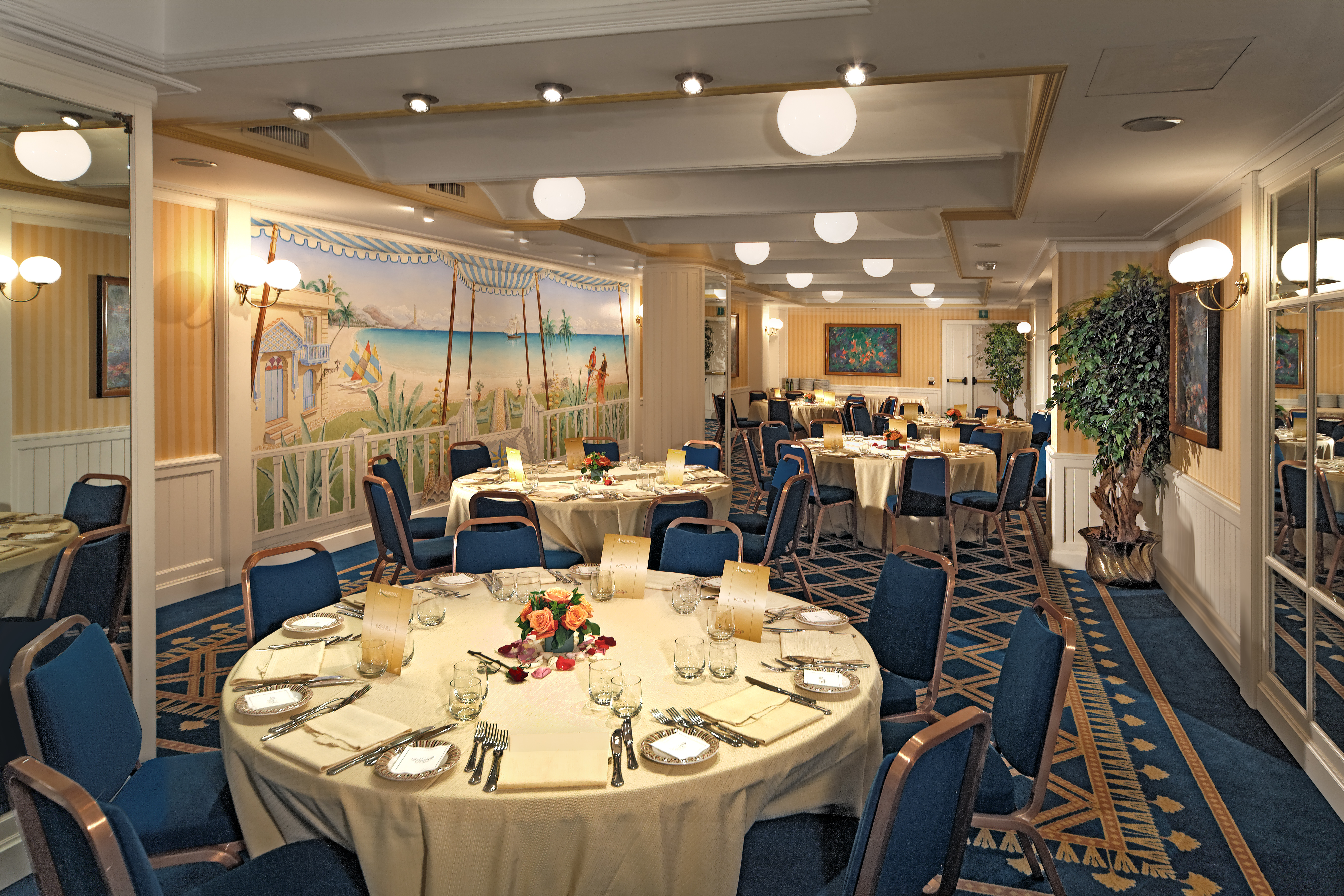 Hotel Capitol - photo