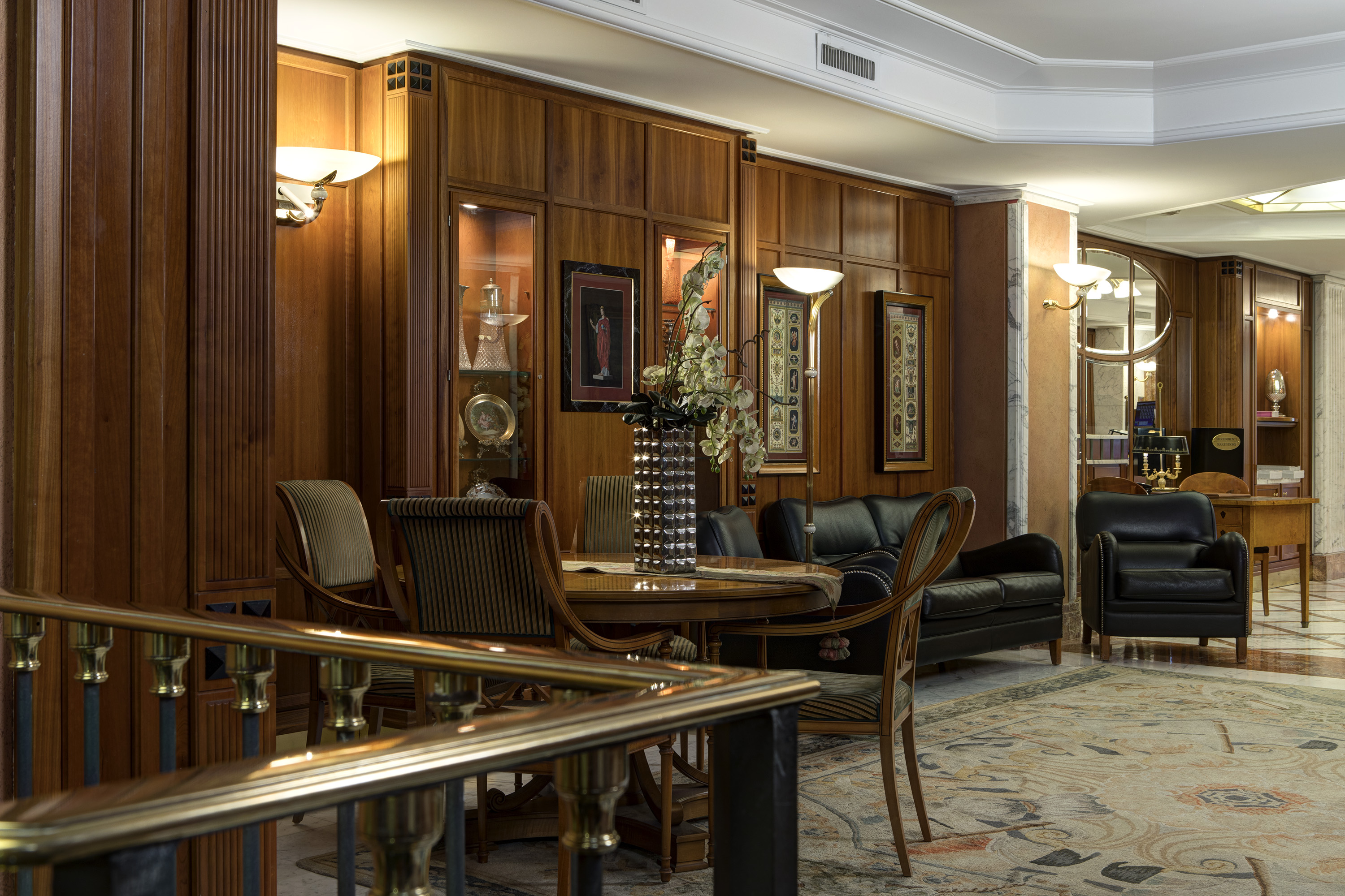 Hotel Capitol - photo