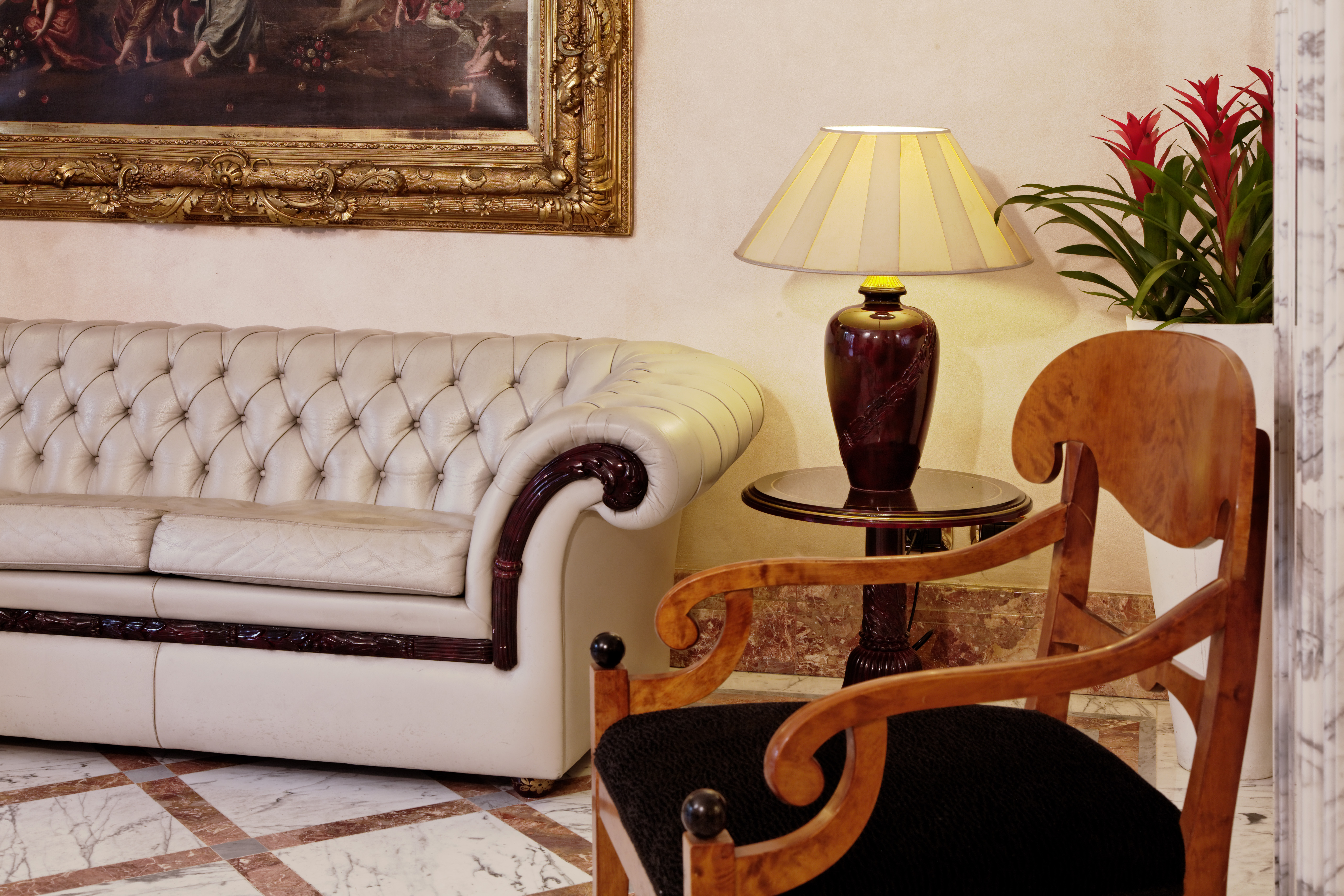 Hotel Capitol - photo