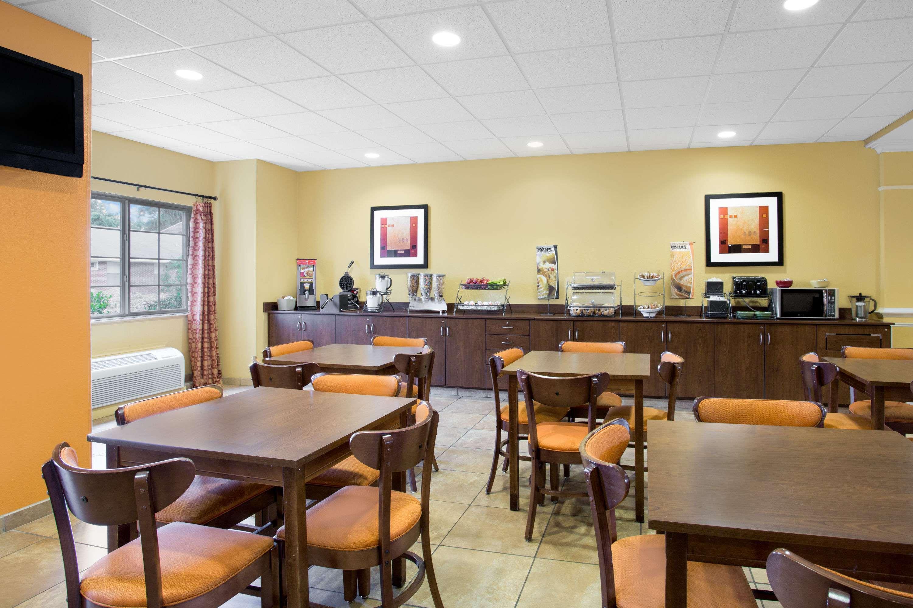 Microtel Inn & Suites By Wyndham Greenville/Unive