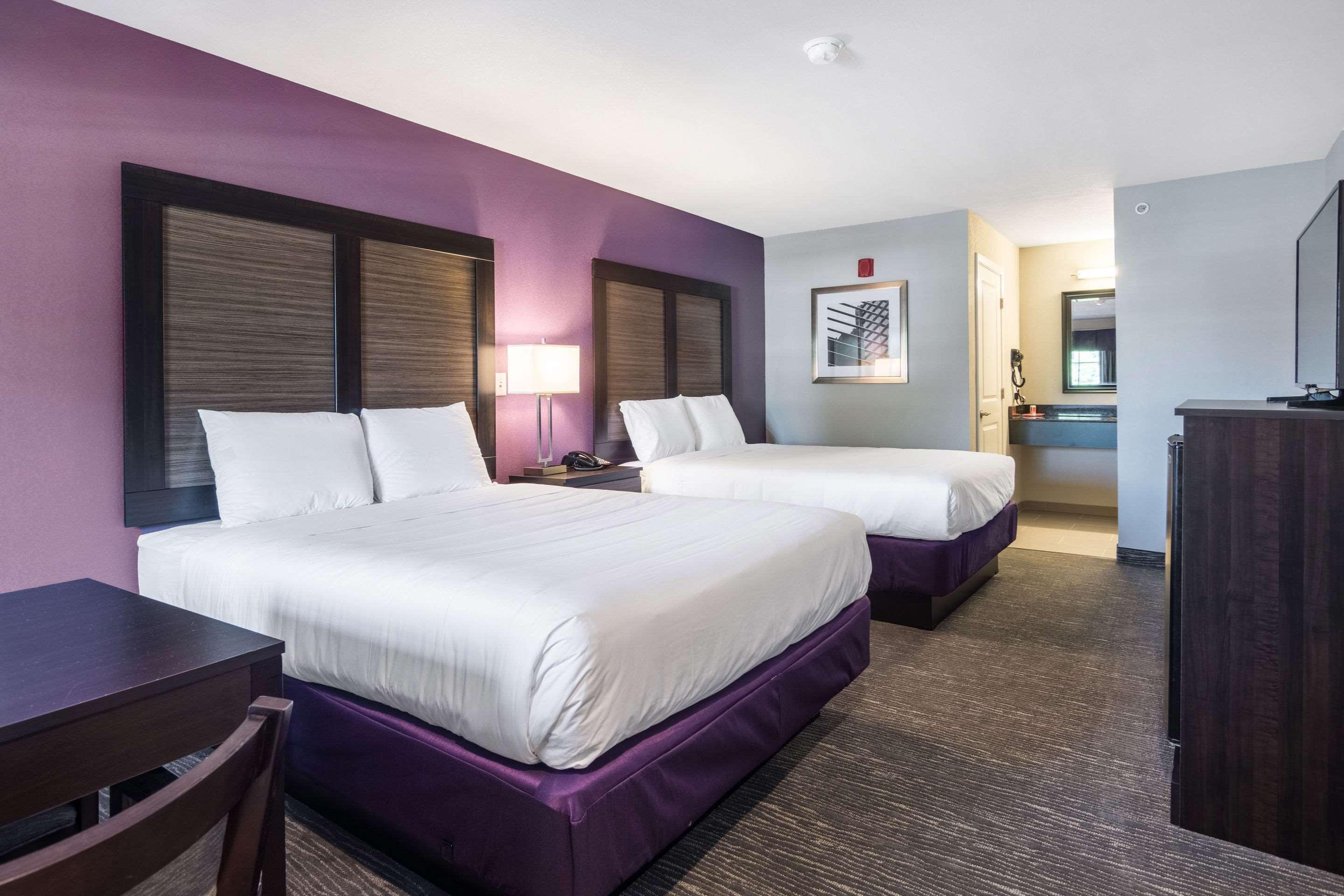 Econo Lodge InnSuites North Little Rock Riverfront