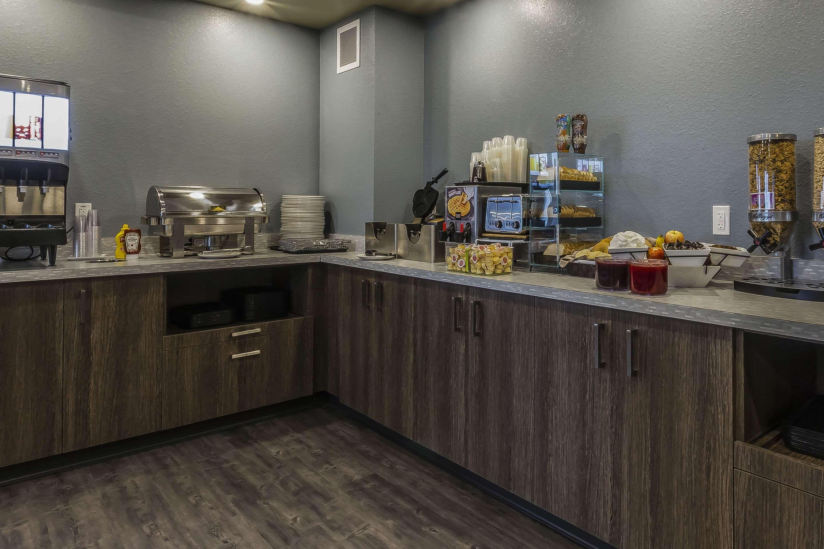 Quality Inn and Suites Moose Jaw