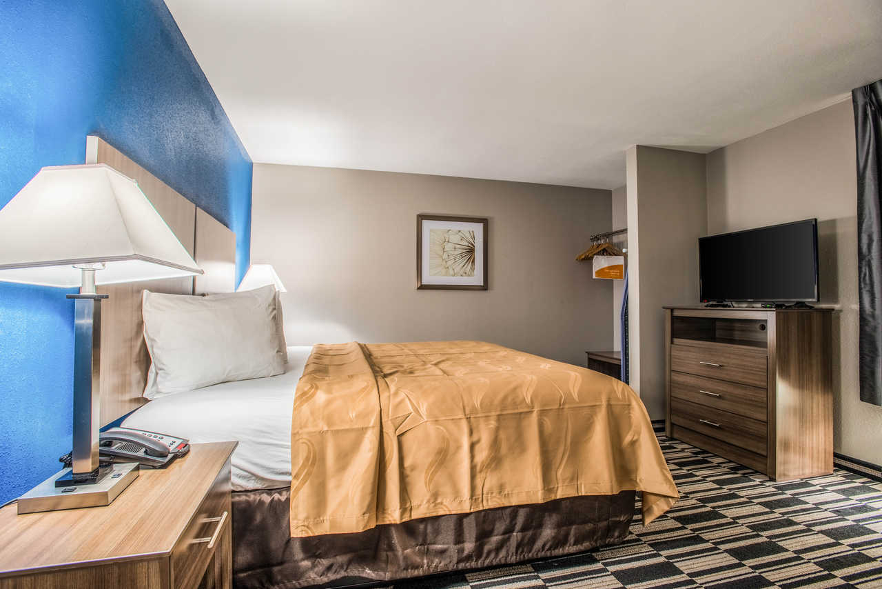 Quality Suites Downtown Convention Center