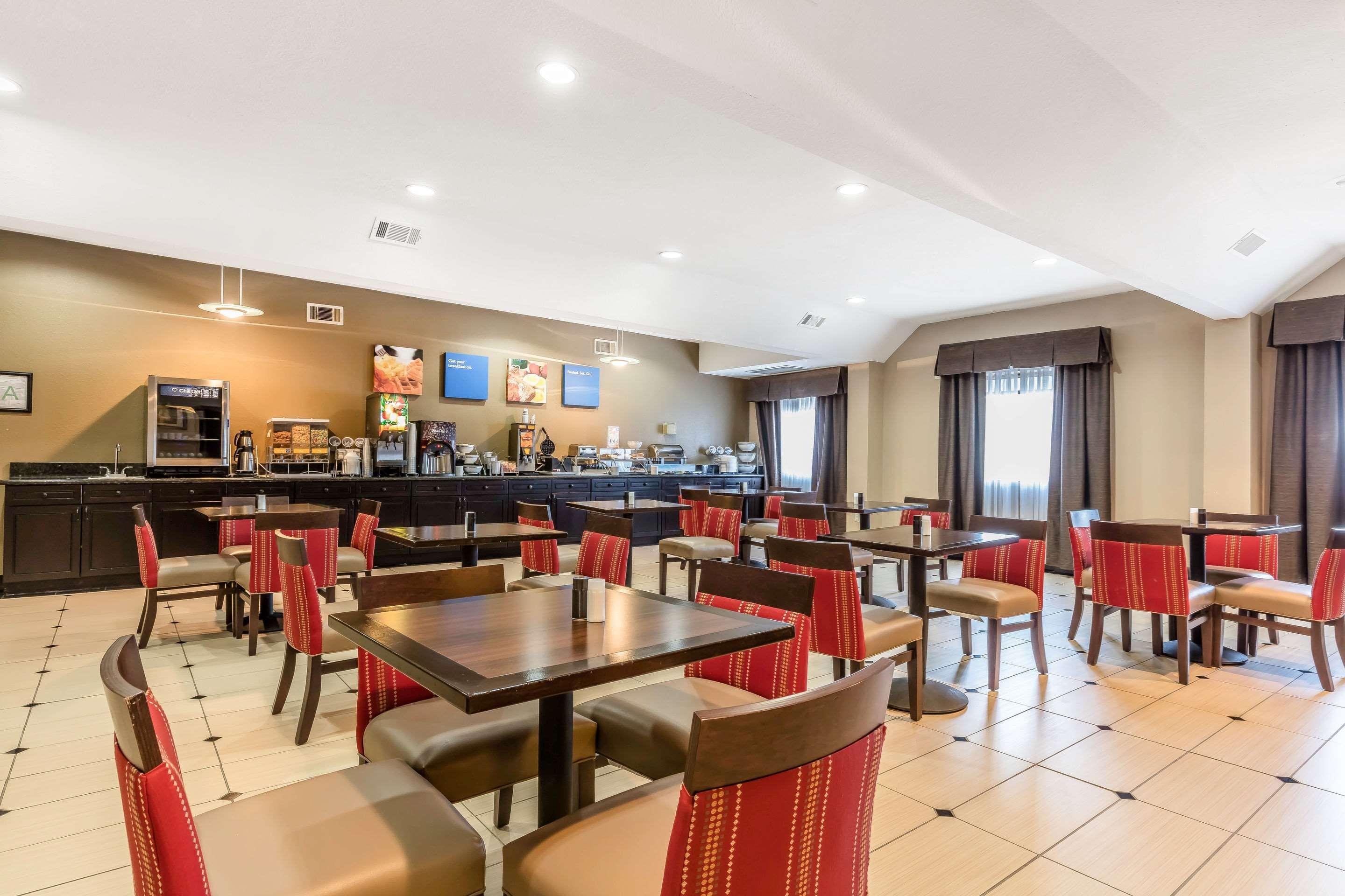 Comfort Inn & Suites Crystal Inn Sportsplex
