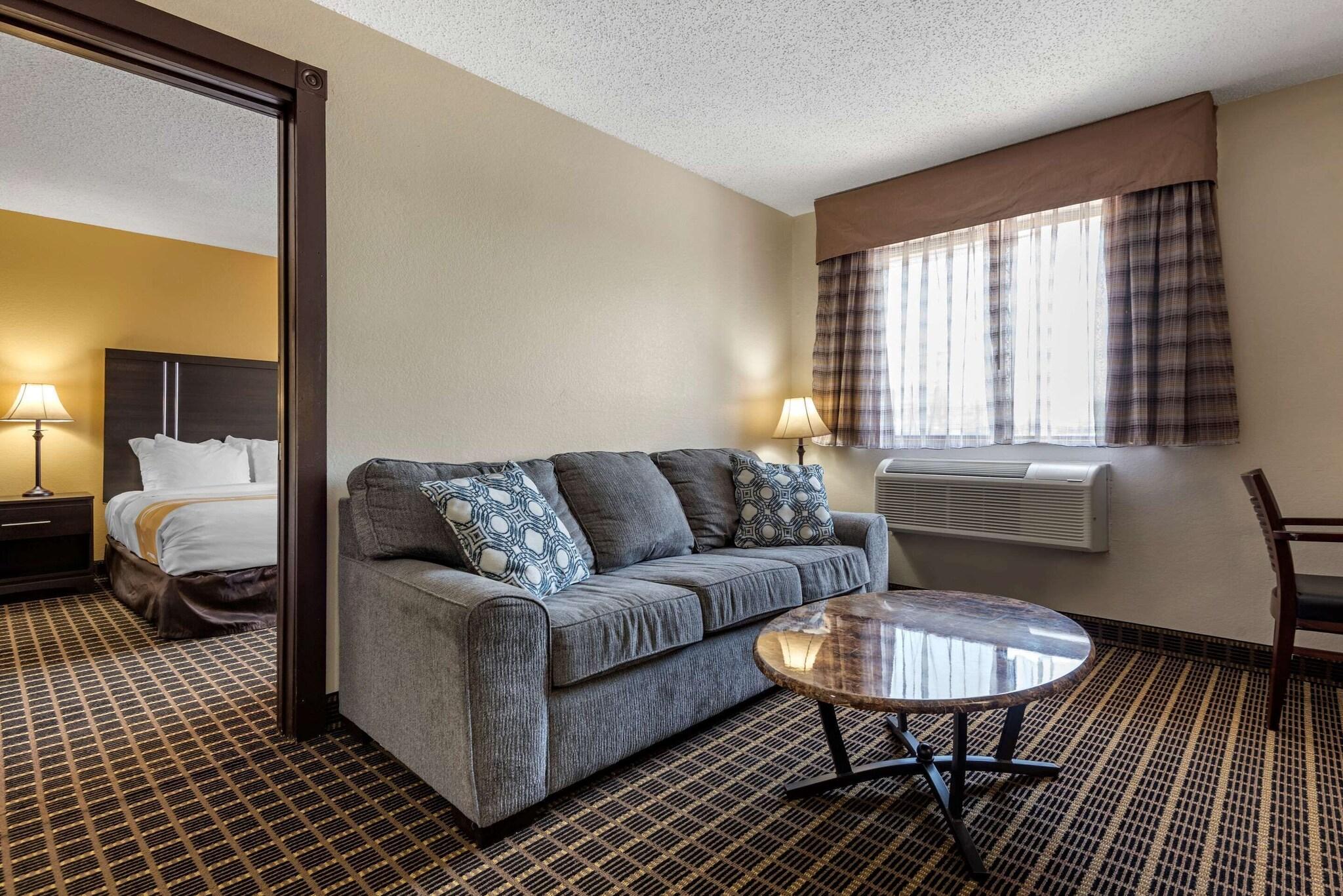Quality Inn & Suites Warren