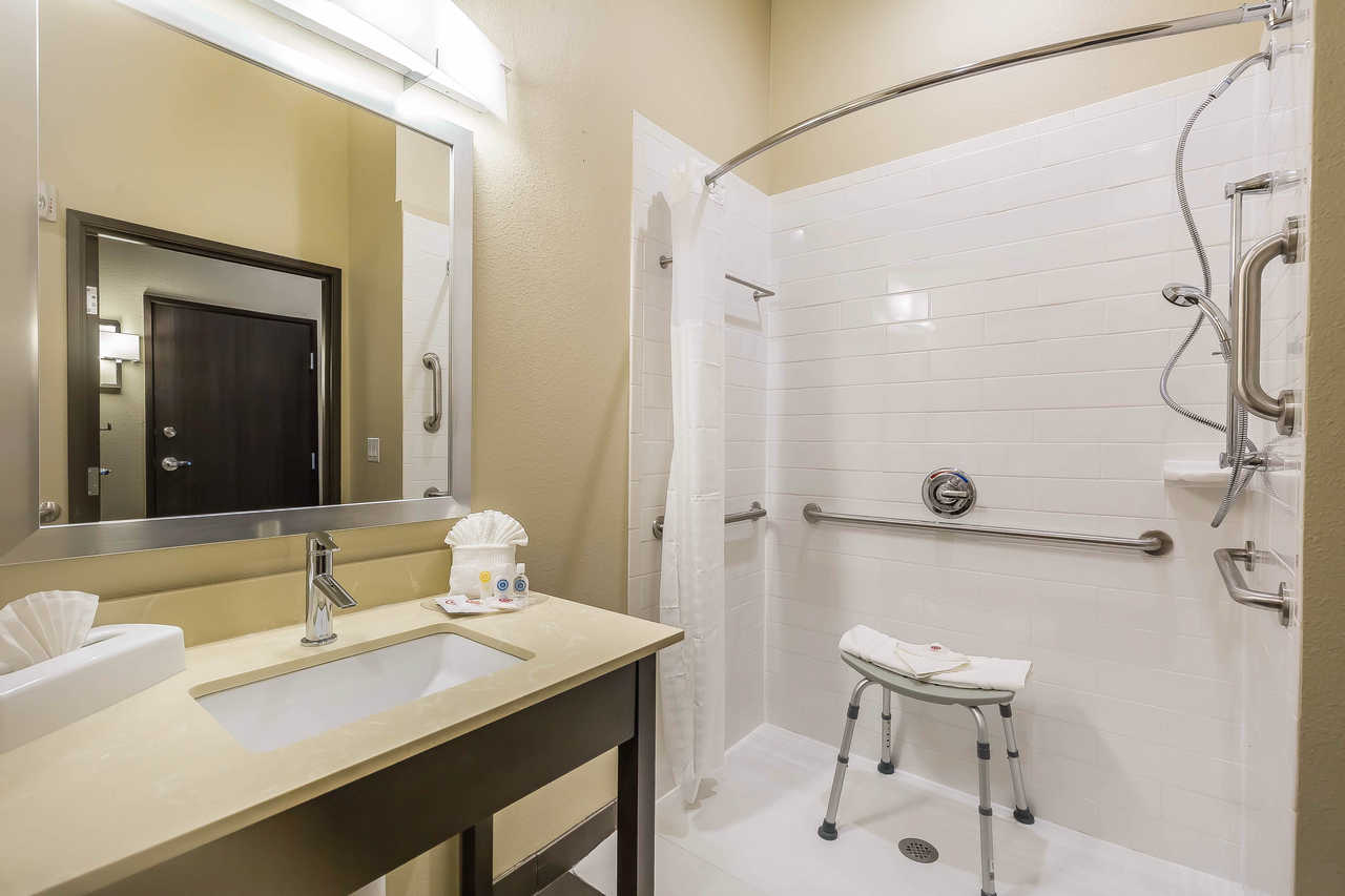 Comfort Suites Near Sam Houston Race Park
