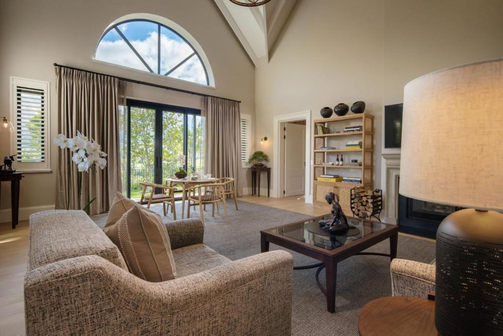 Leeu Estates by null