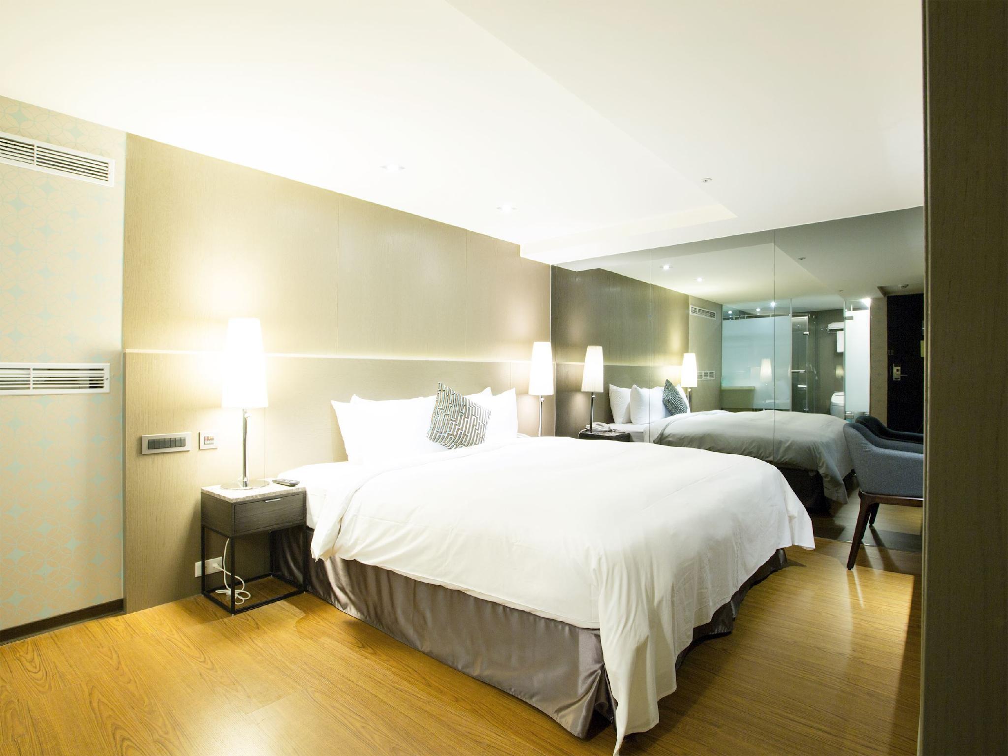 Amici Hotel Six Star Hostel