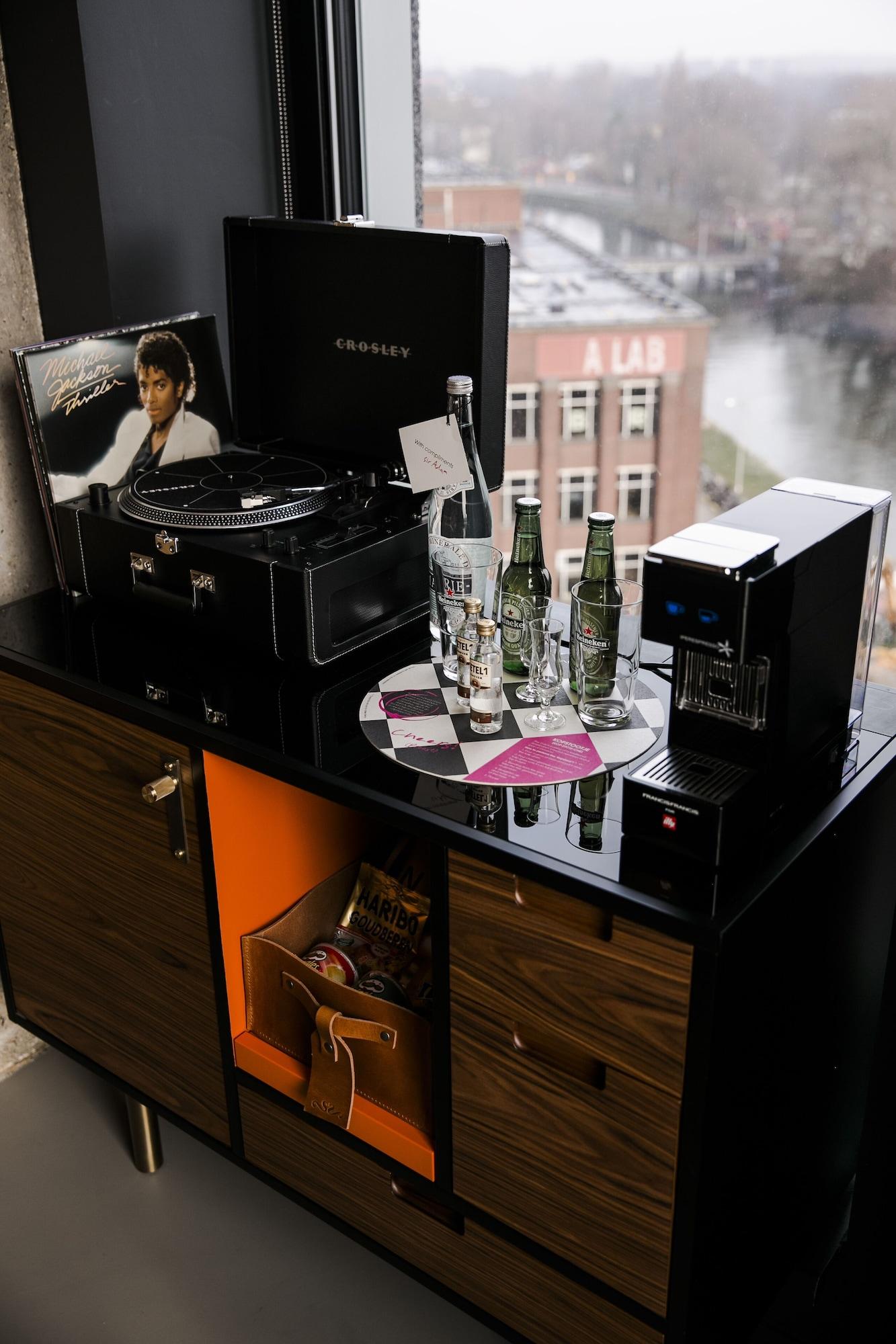 Sir Adam Hotel by null