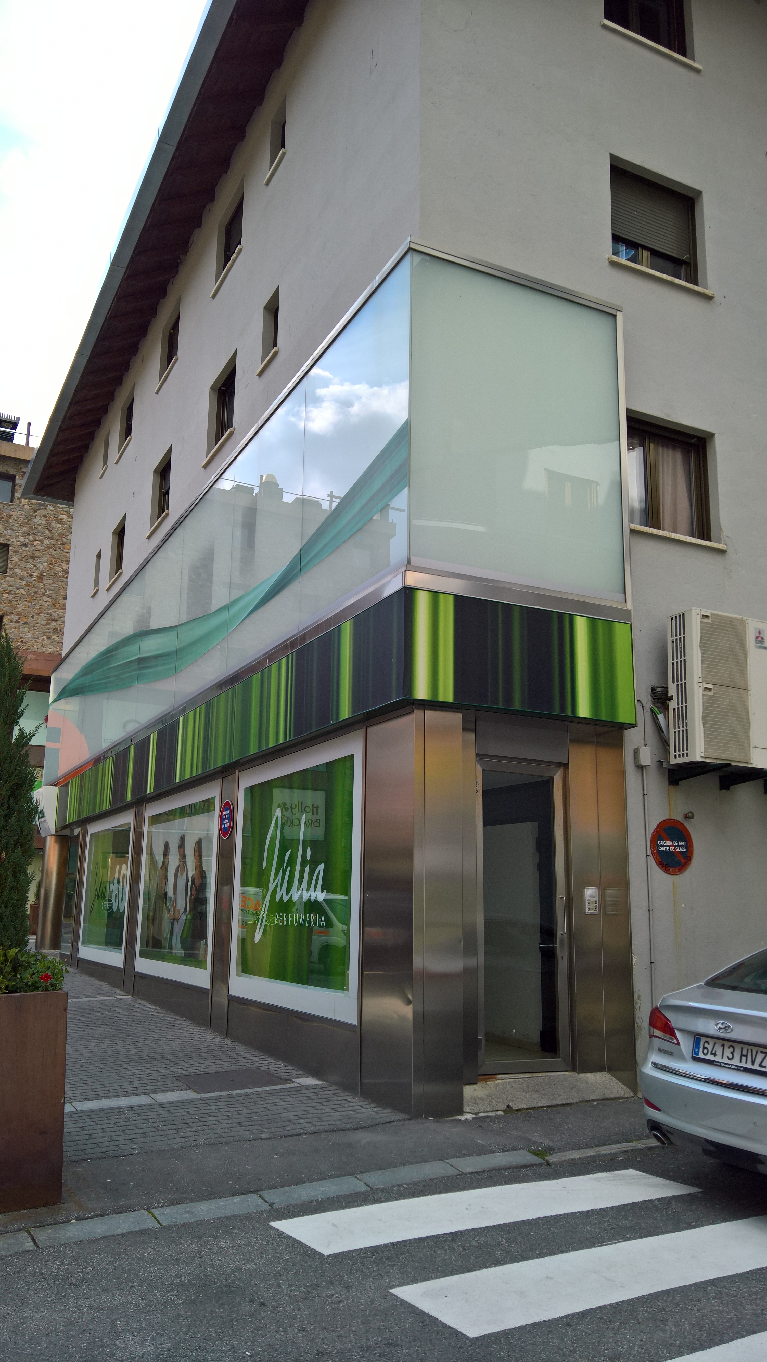 Apartamentos Pantebre 3000