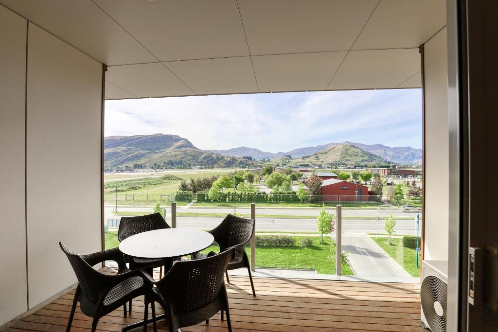 Ramada Suites by Wyndham Queenstown Remarkables Park by null