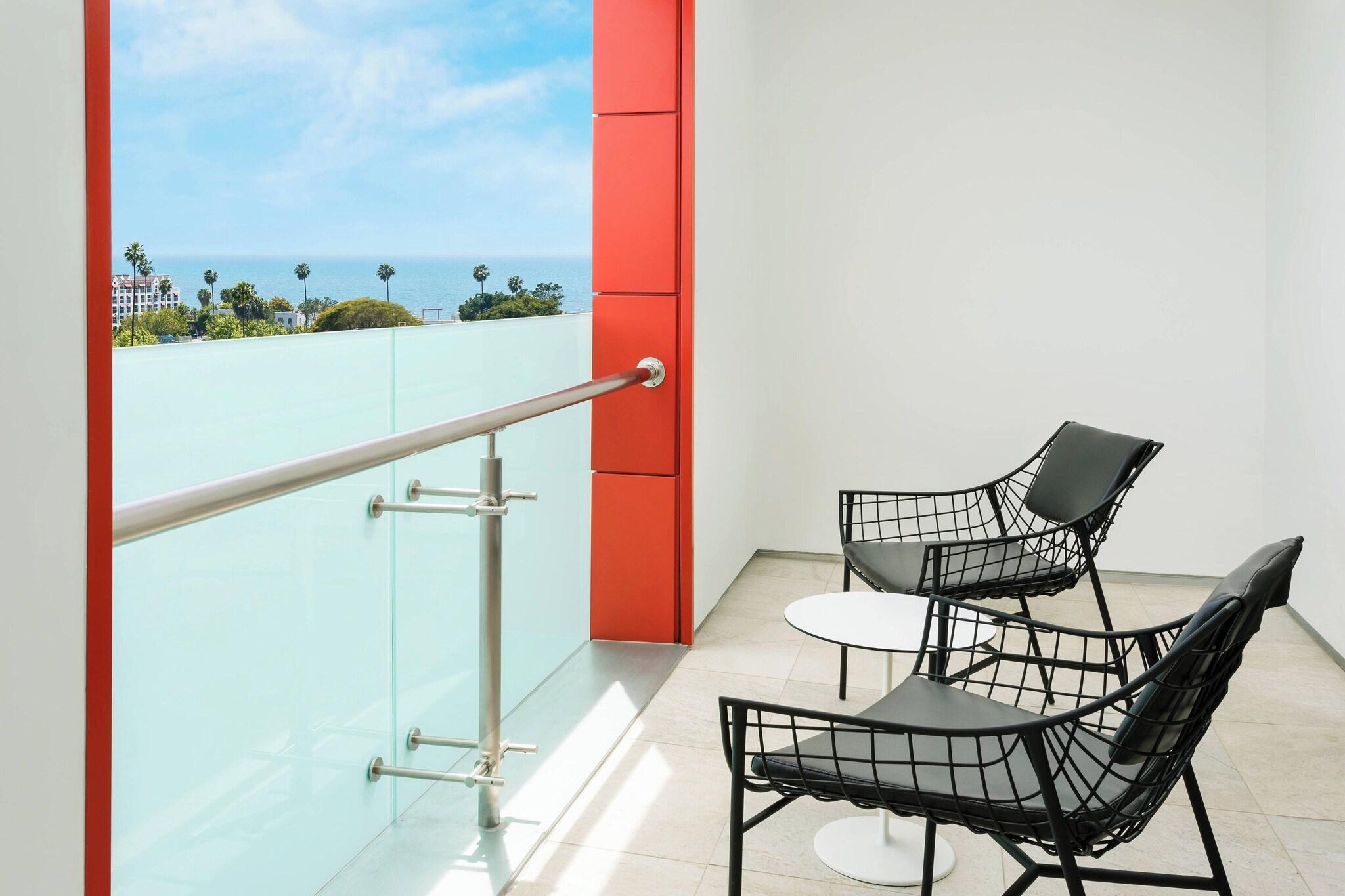 Courtyard By Marriott Santa Monica