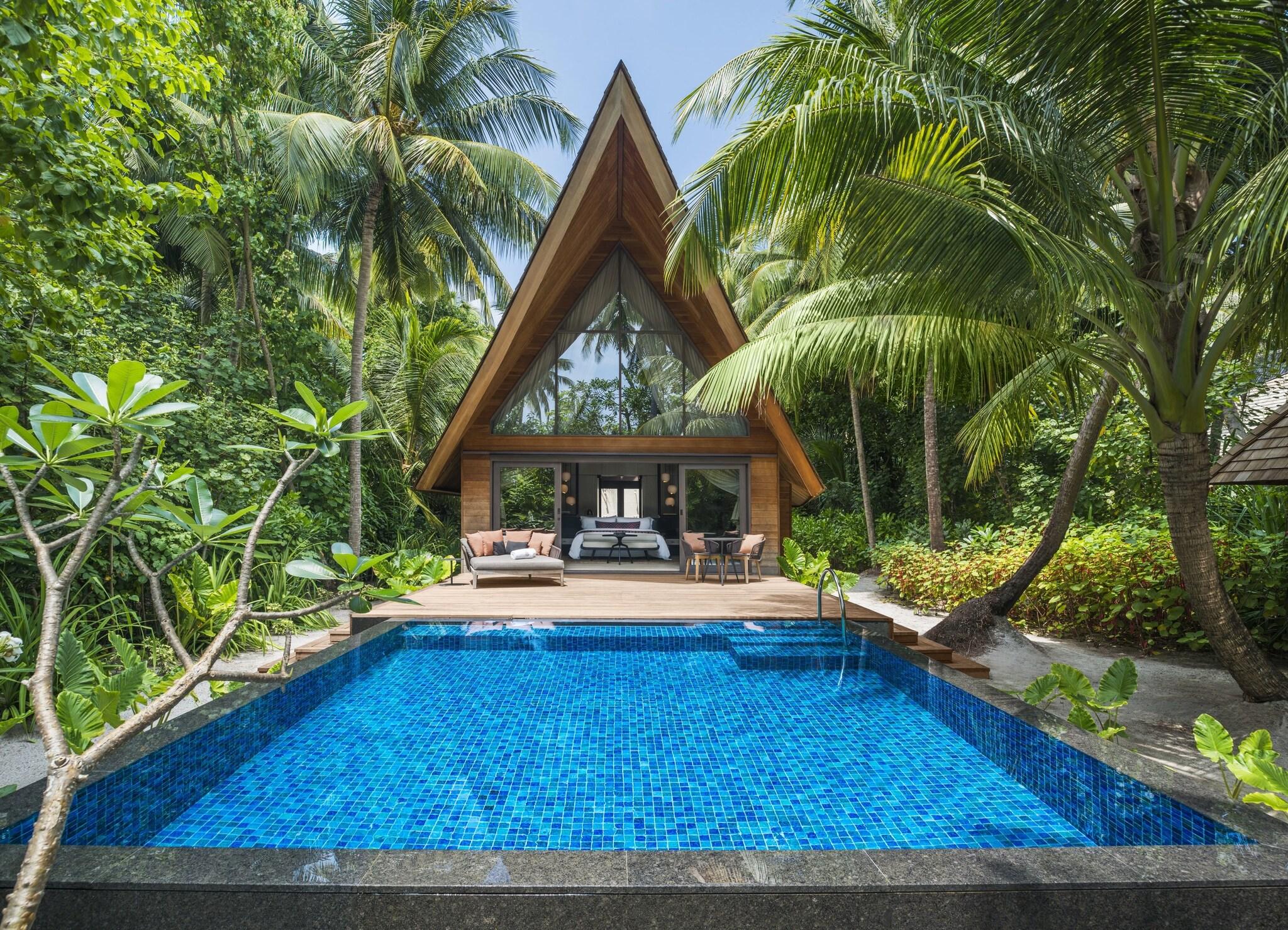 The St. Regis Maldives Vommuli Resort by null