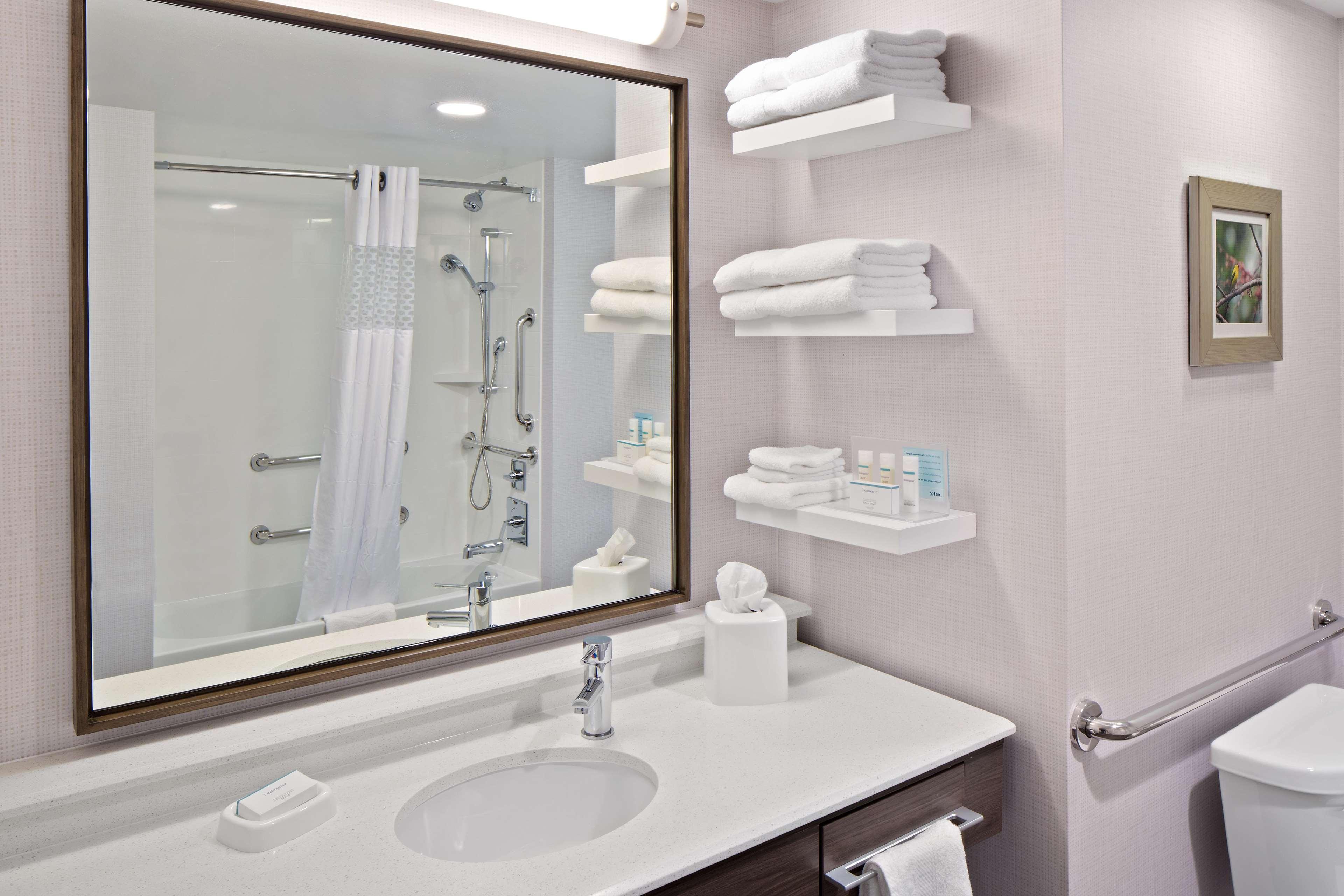 Hampton Inn & Suites-Seattle Woodinville WA