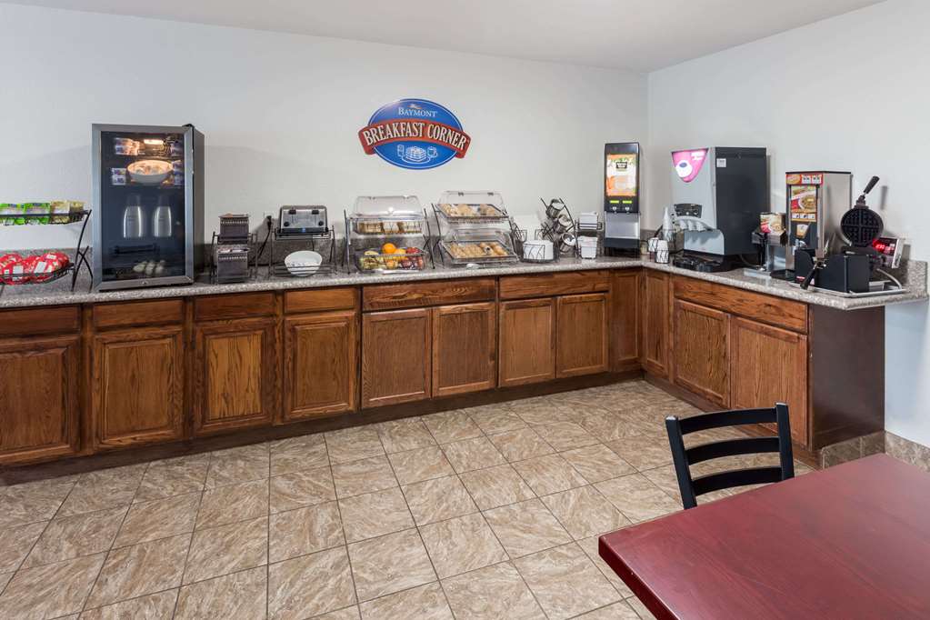 Econo Lodge Inn Suites