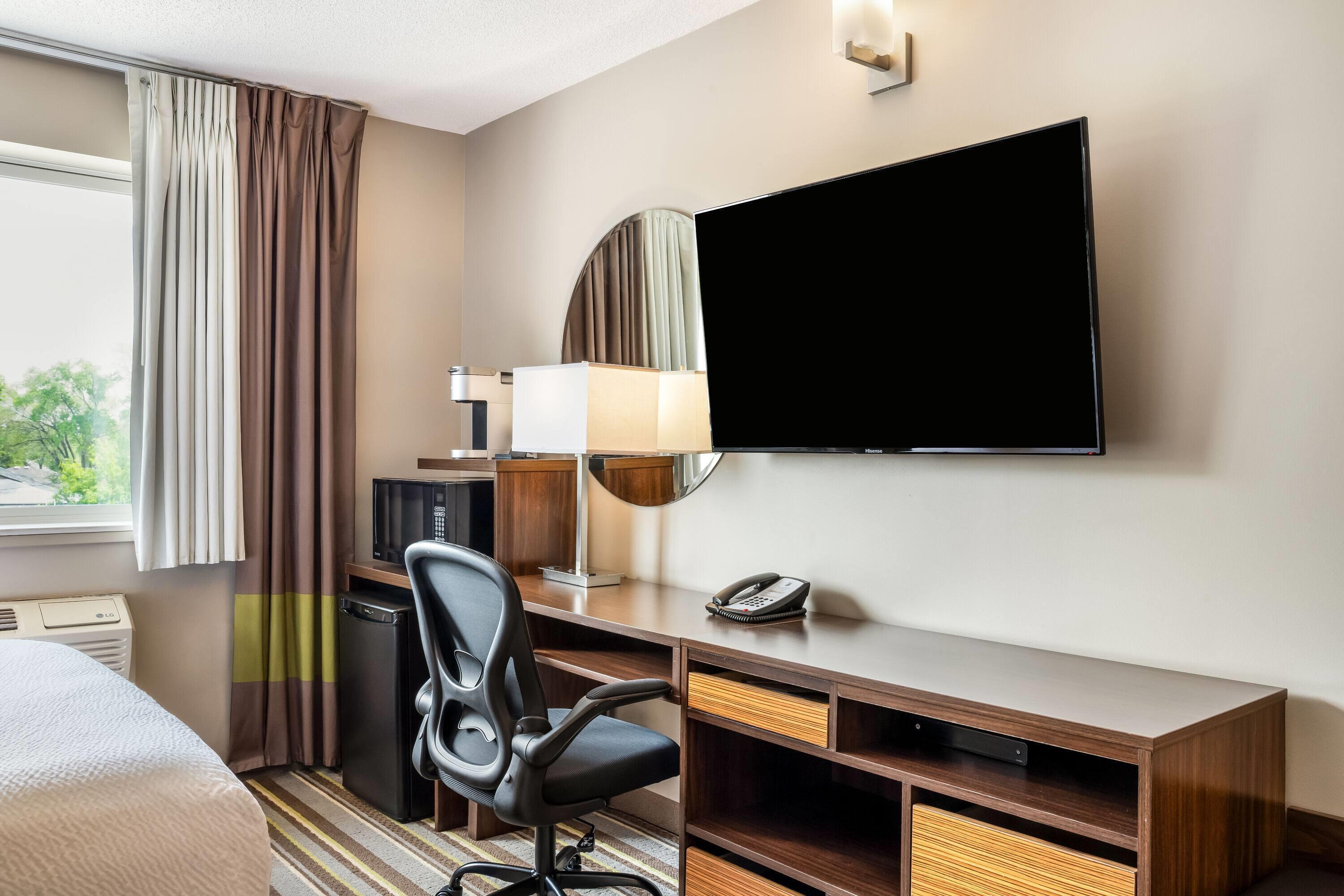 Super 8 by Wyndham Winnipeg West