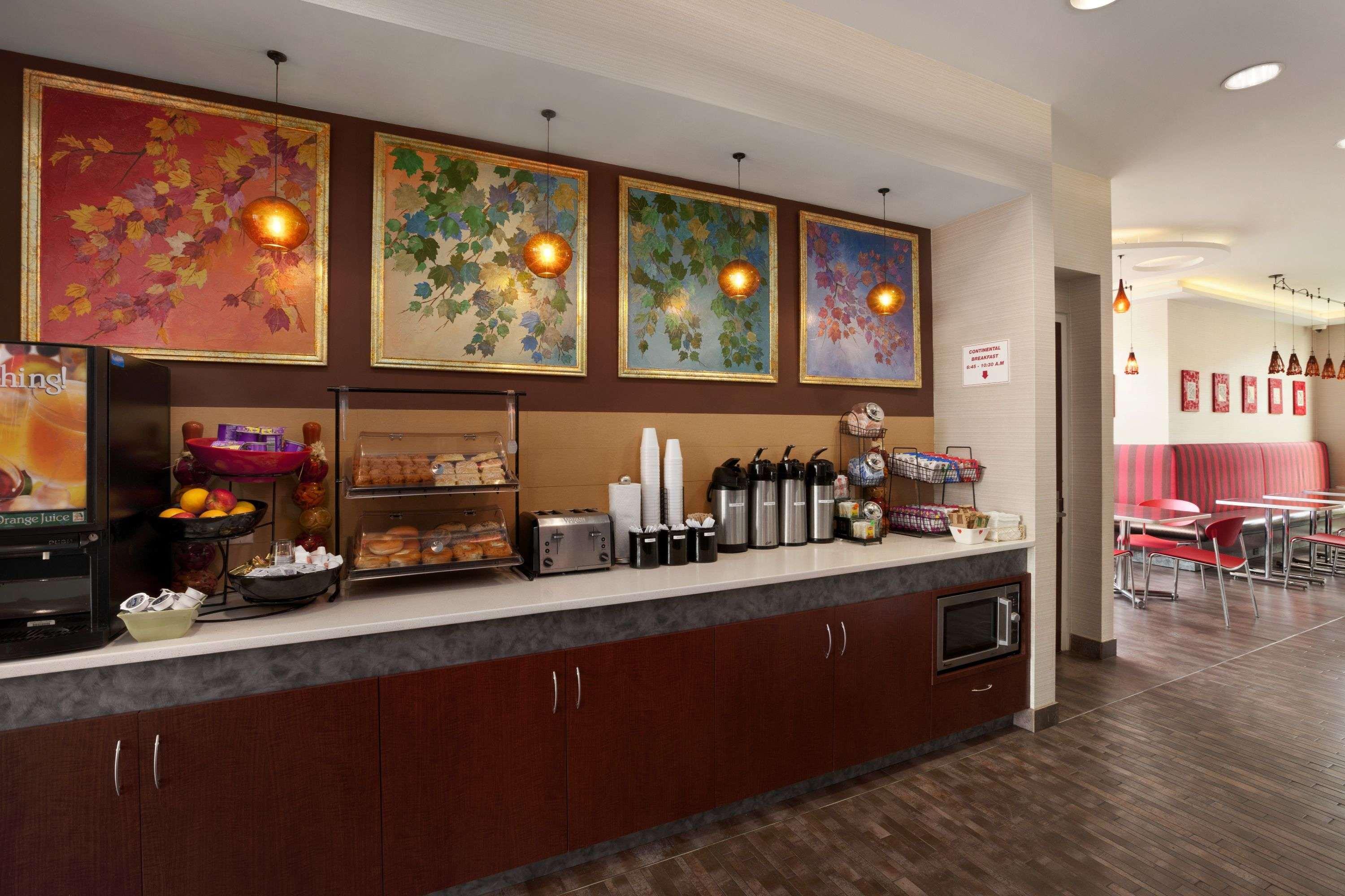 Ramada by Wyndham Rockville Centre