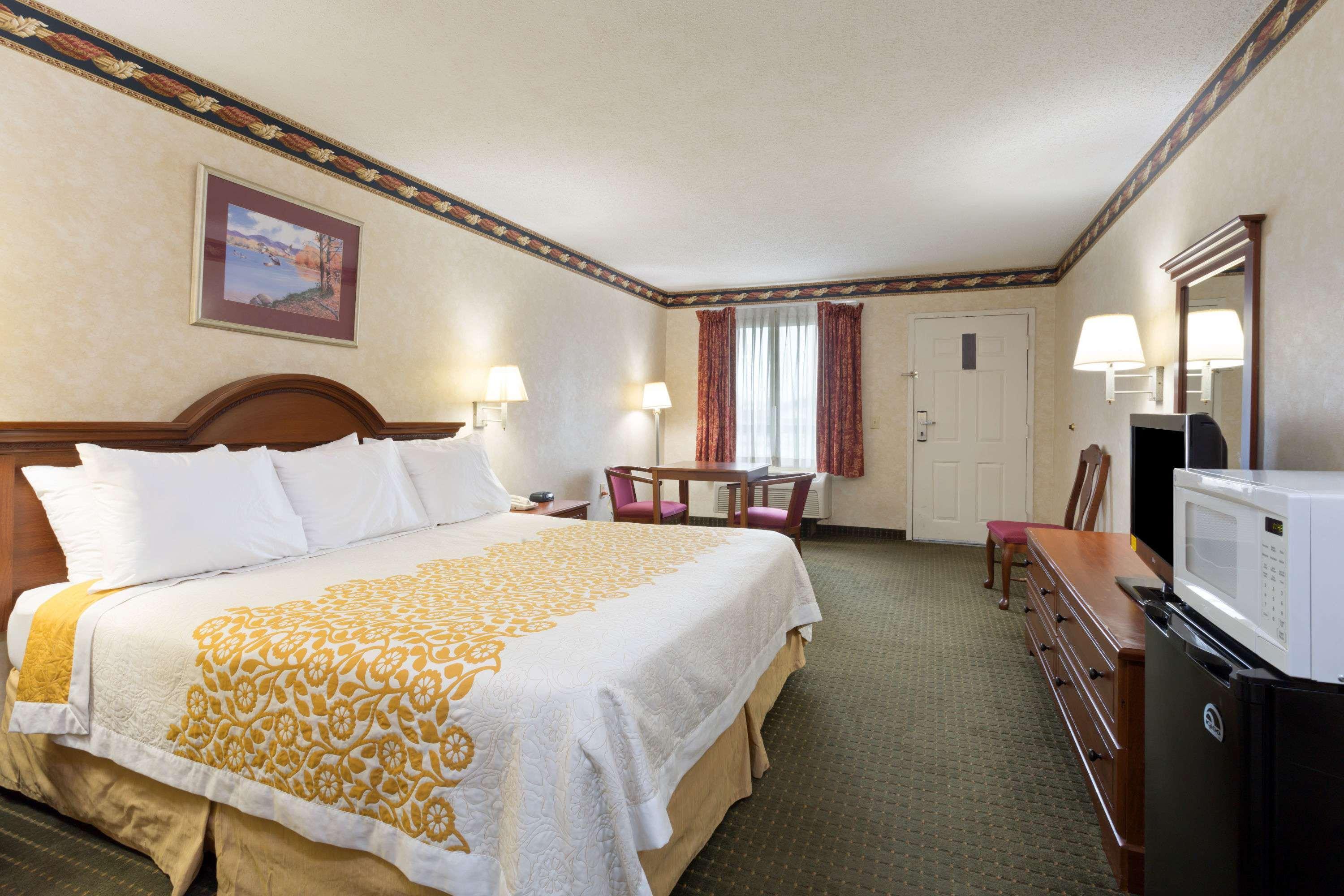 Days Inn by Wyndham Clinton NC